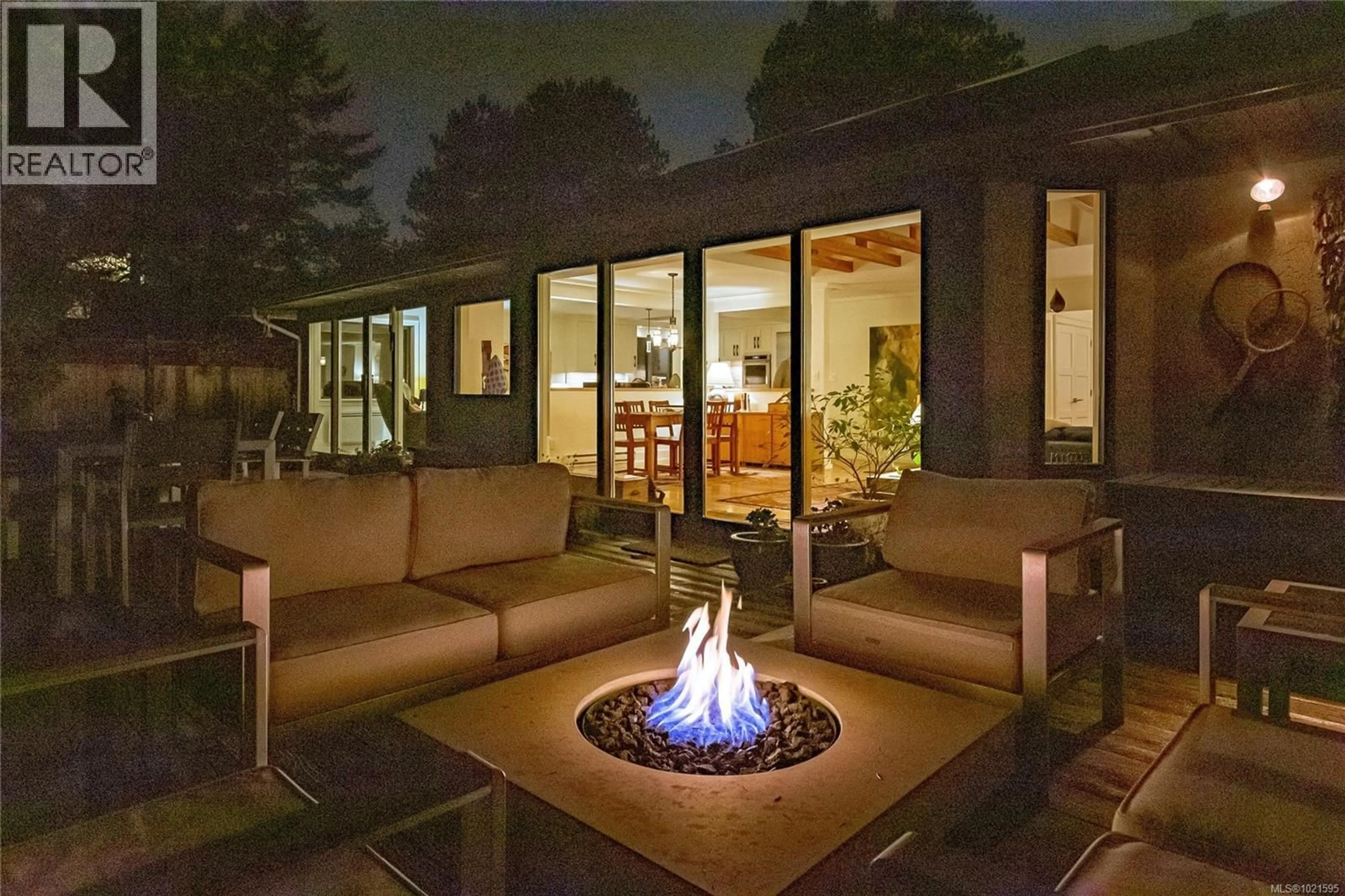 Patio, unknown for 3955 BURCHETT PLACE, Saanich British Columbia V8N6C2