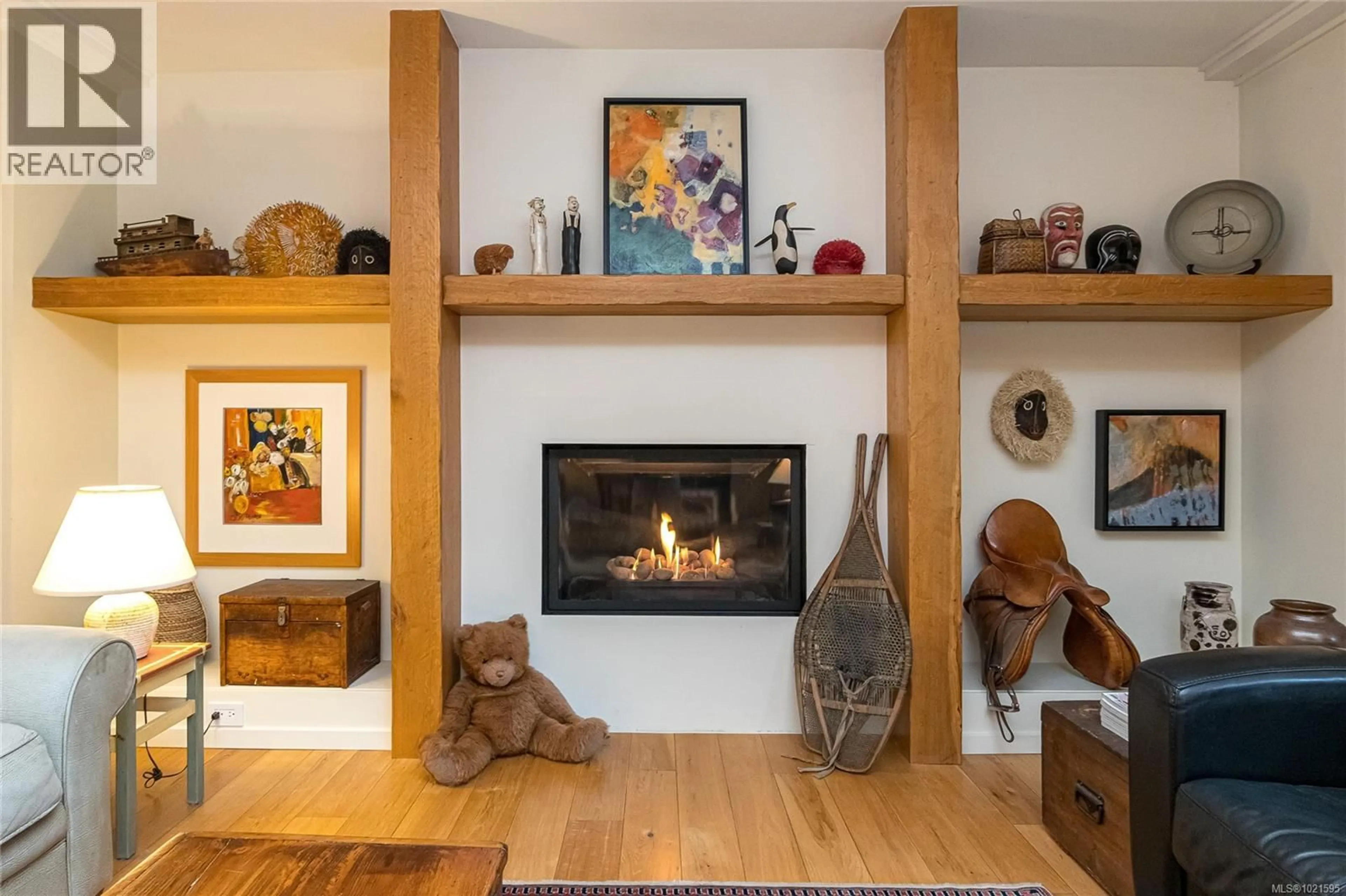 Unknown for 3955 BURCHETT PLACE, Saanich British Columbia V8N6C2