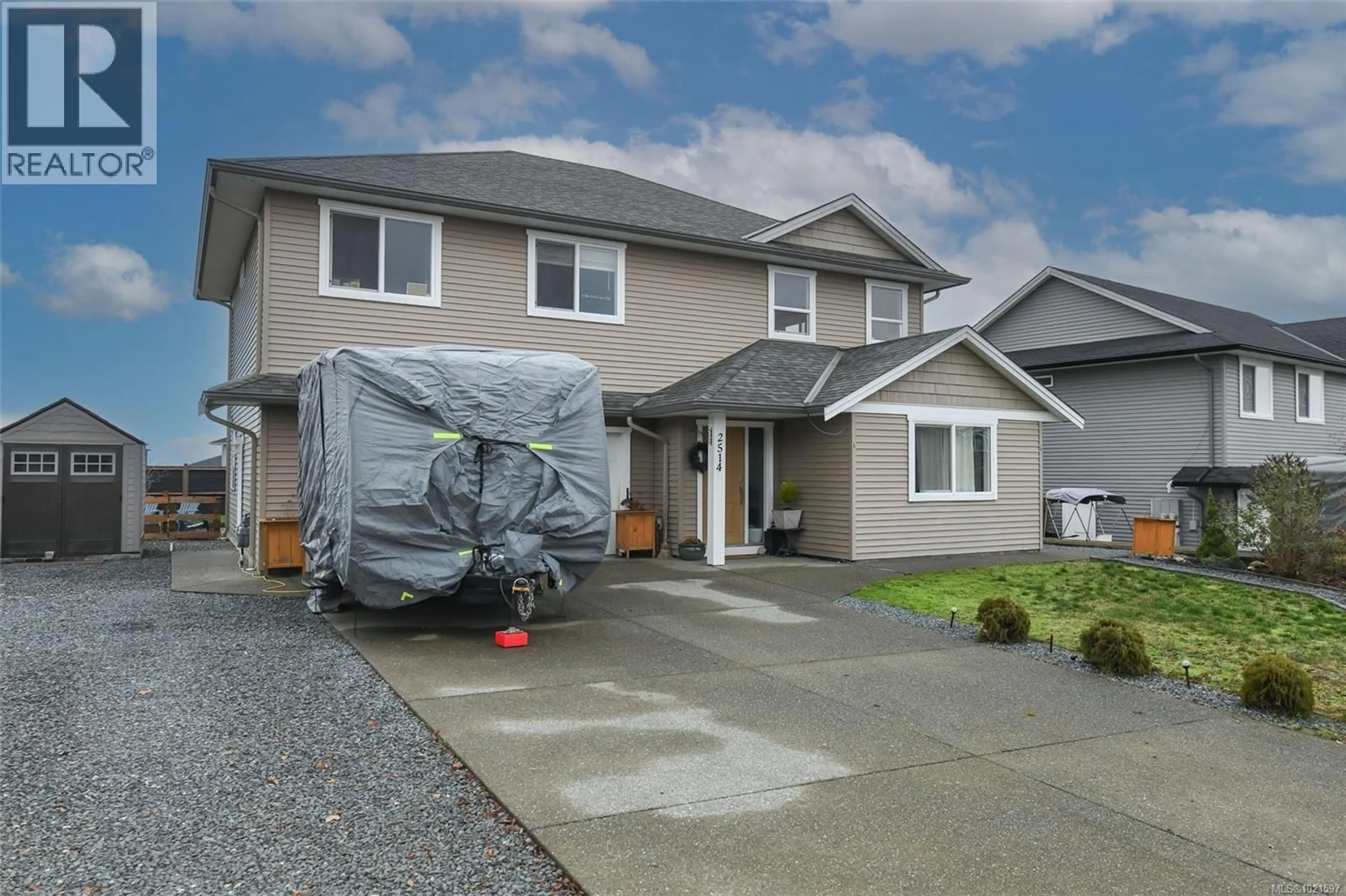 Home with vinyl exterior material, street for 2514 BEAUMONT AVENUE, Cumberland British Columbia V0R1S0