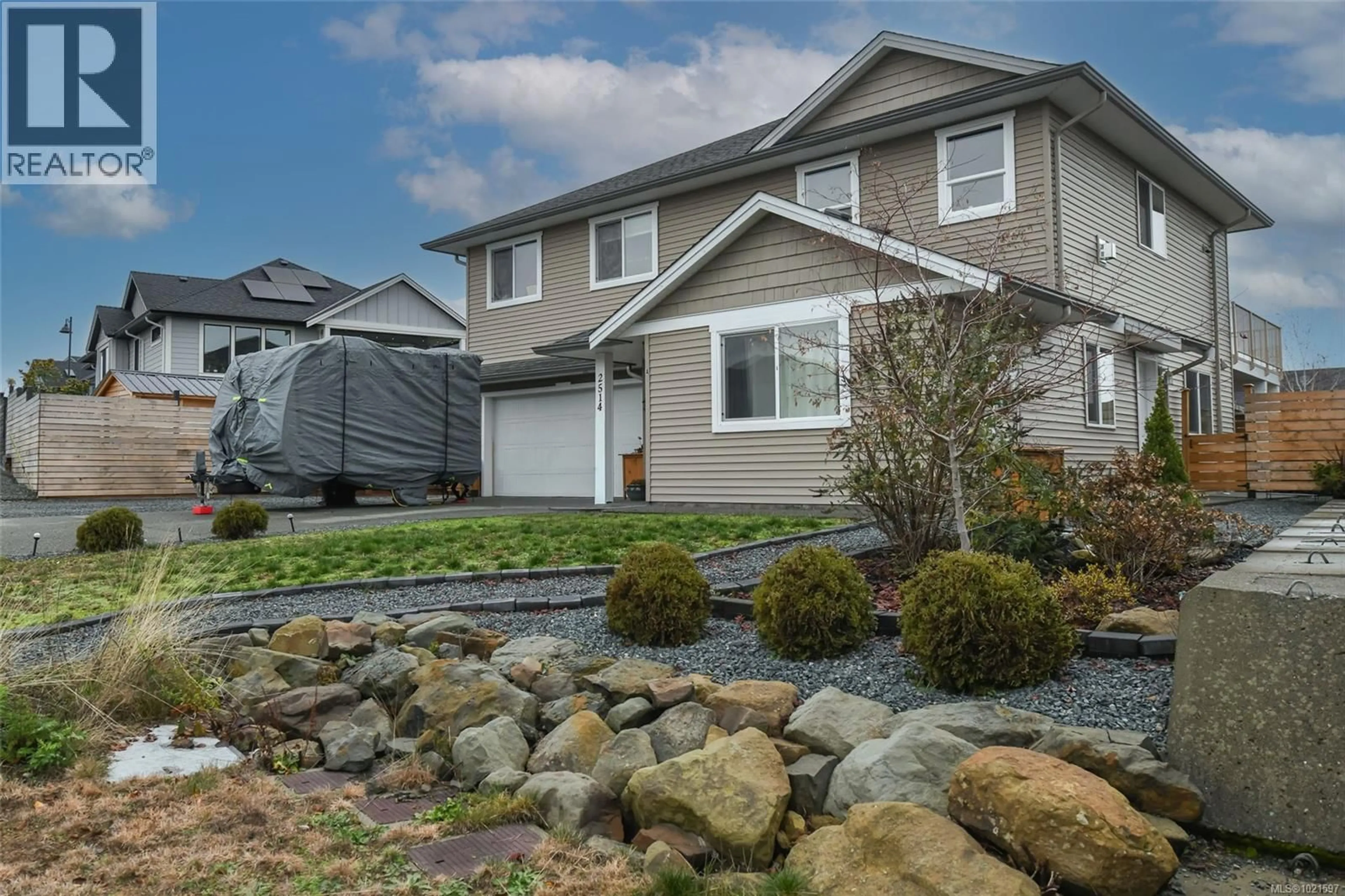 Home with vinyl exterior material, street for 2514 BEAUMONT AVENUE, Cumberland British Columbia V0R1S0