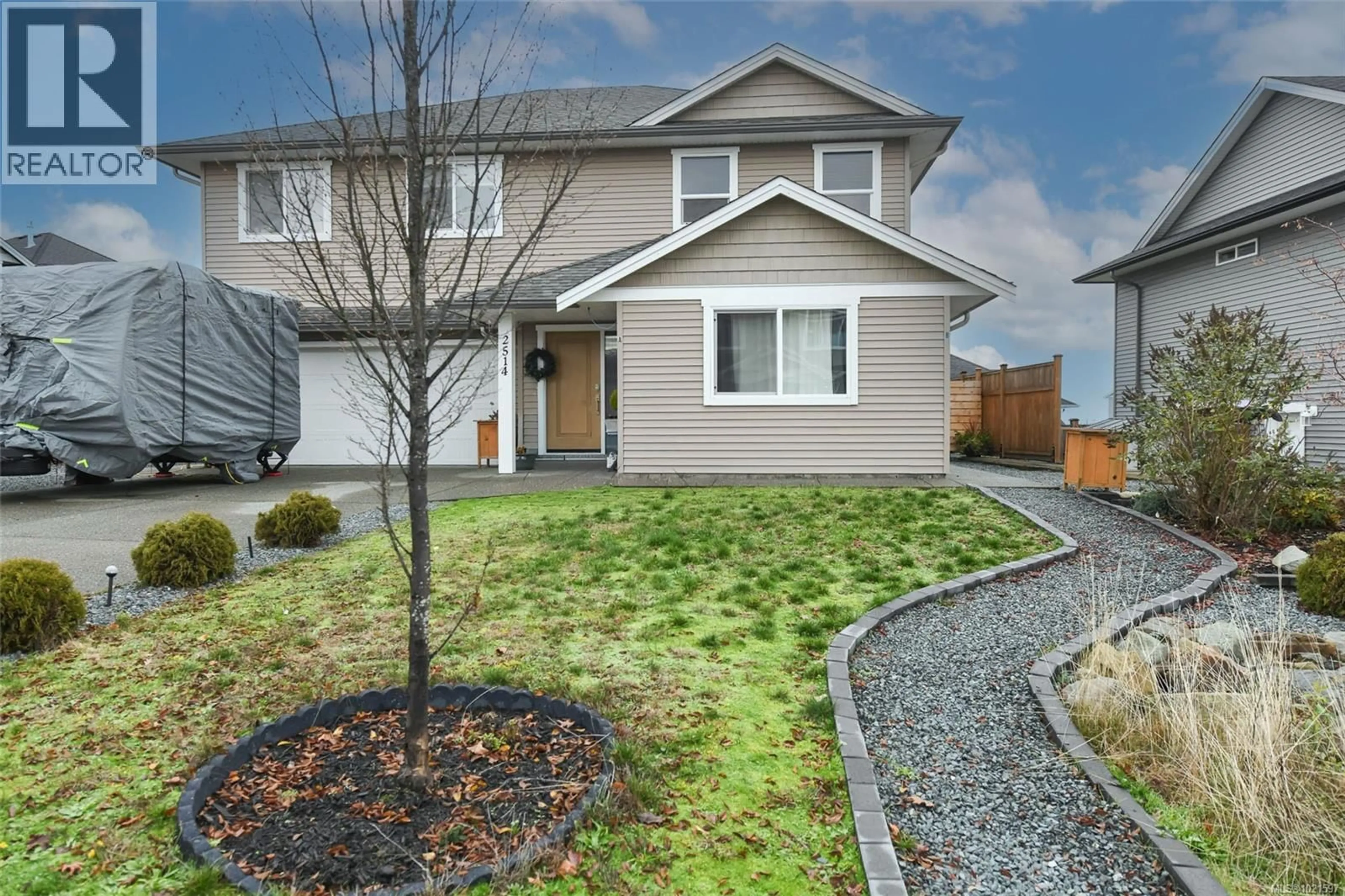 Home with vinyl exterior material, street for 2514 BEAUMONT AVENUE, Cumberland British Columbia V0R1S0