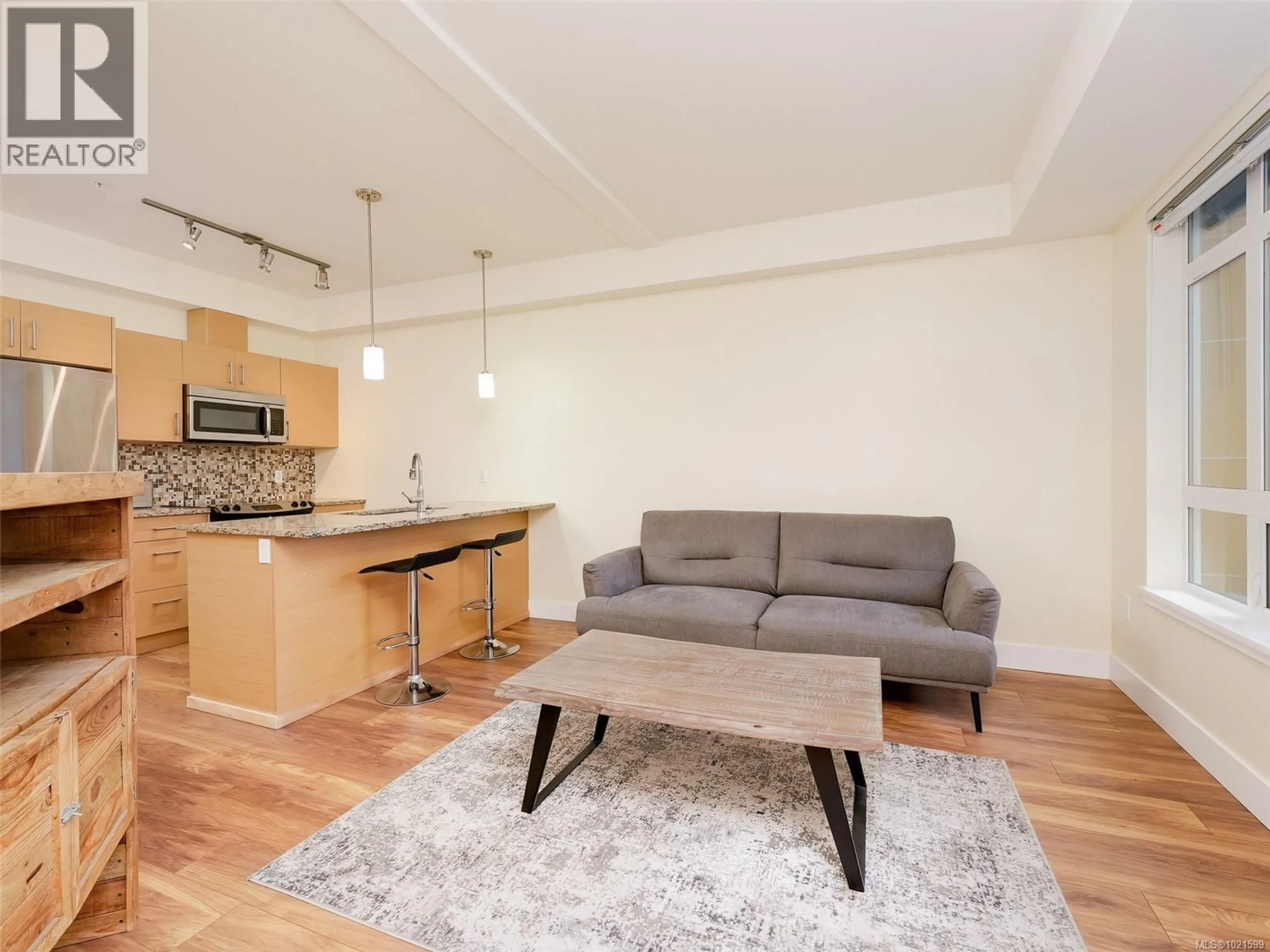 Living room with furniture, wood/laminate floor for 409 - 935 CLOVERDALE AVENUE, Saanich British Columbia V8X2T4