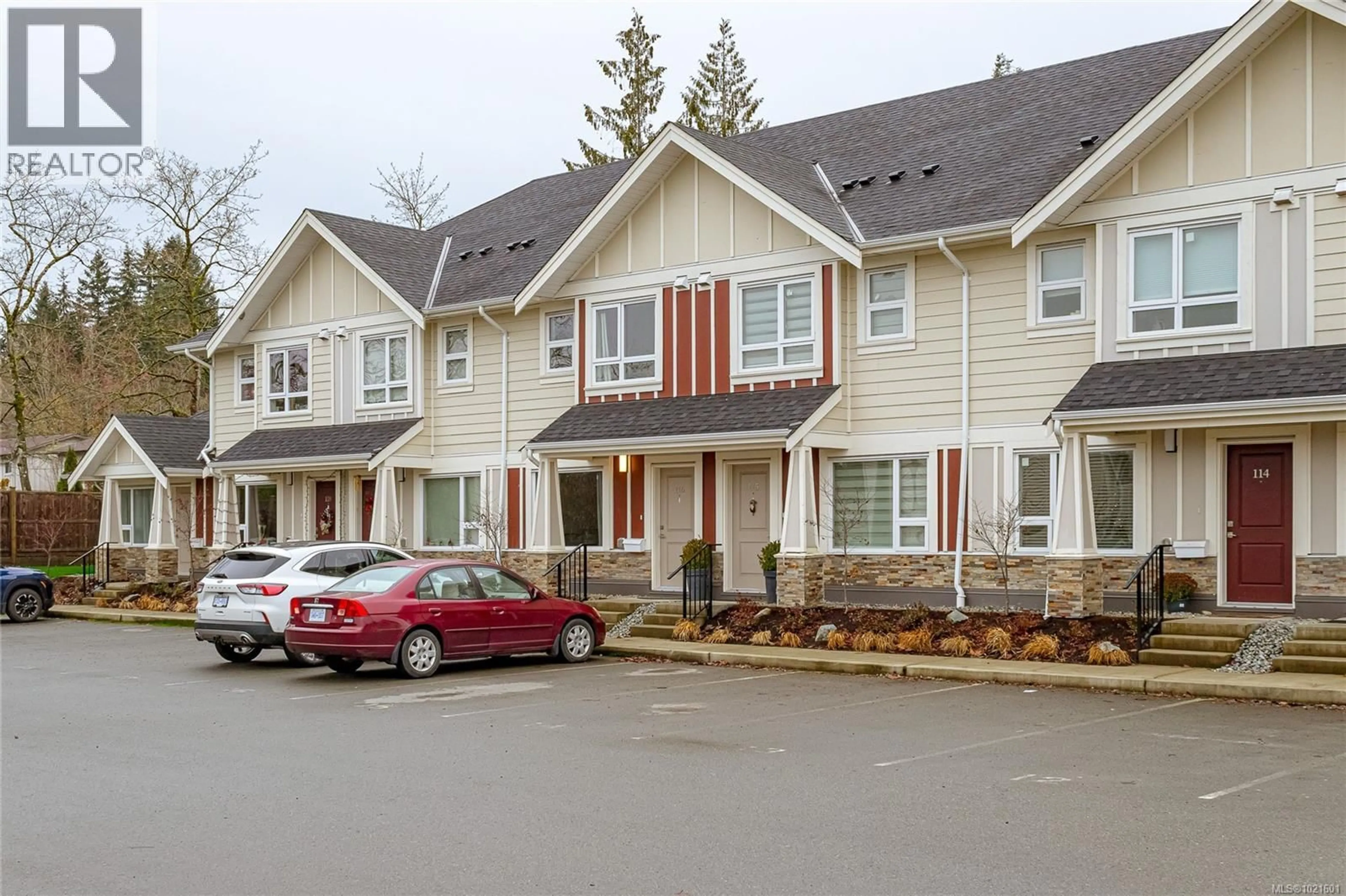 Home with vinyl exterior material, street for 116 - 3248 SHERMAN ROAD, Duncan British Columbia V9L4B4