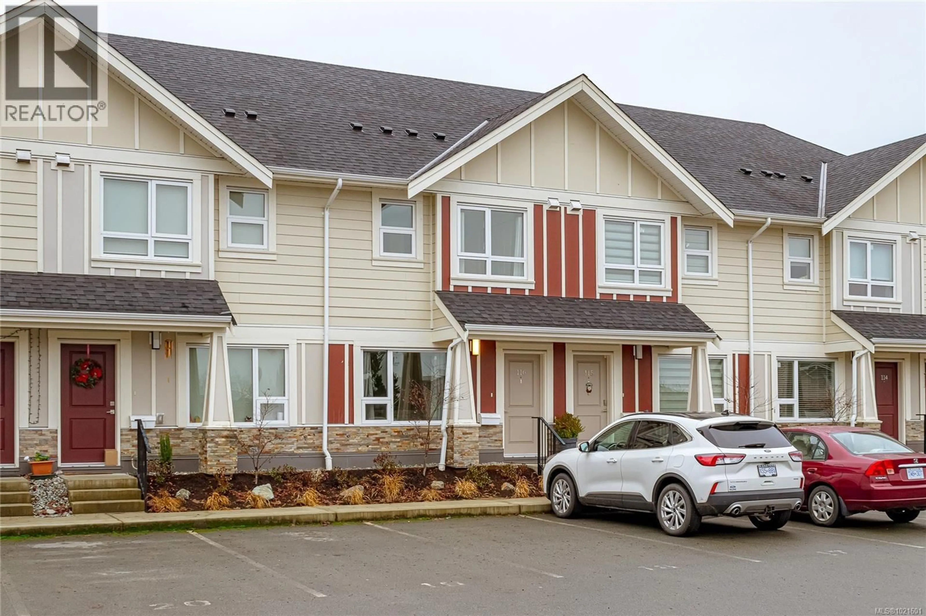 Home with vinyl exterior material, street for 116 - 3248 SHERMAN ROAD, Duncan British Columbia V9L4B4