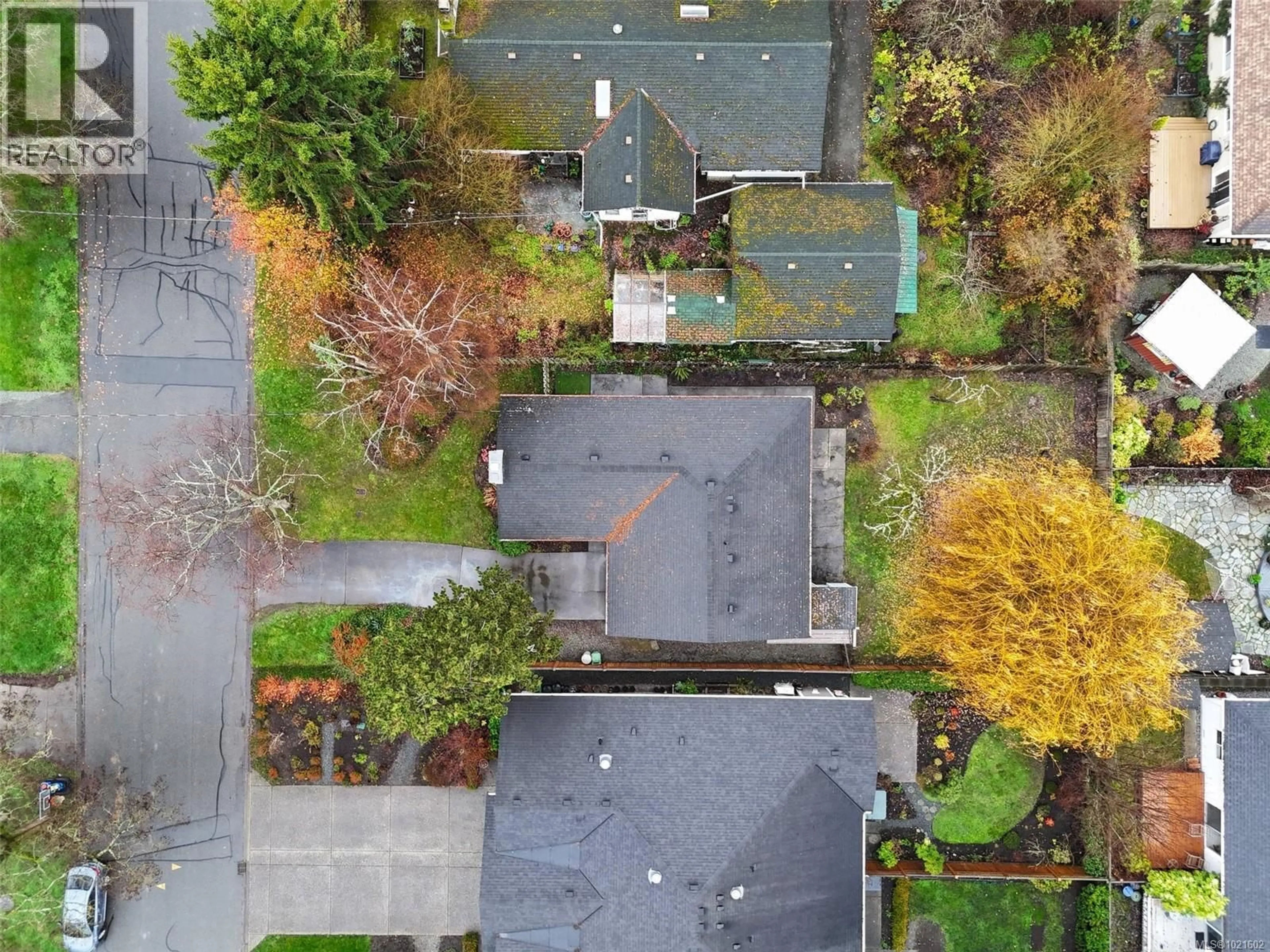 A pic from outside/outdoor area/front of a property/back of a property/a pic from drone, street for 2224 AMHERST AVENUE, Sidney British Columbia V8L2G7