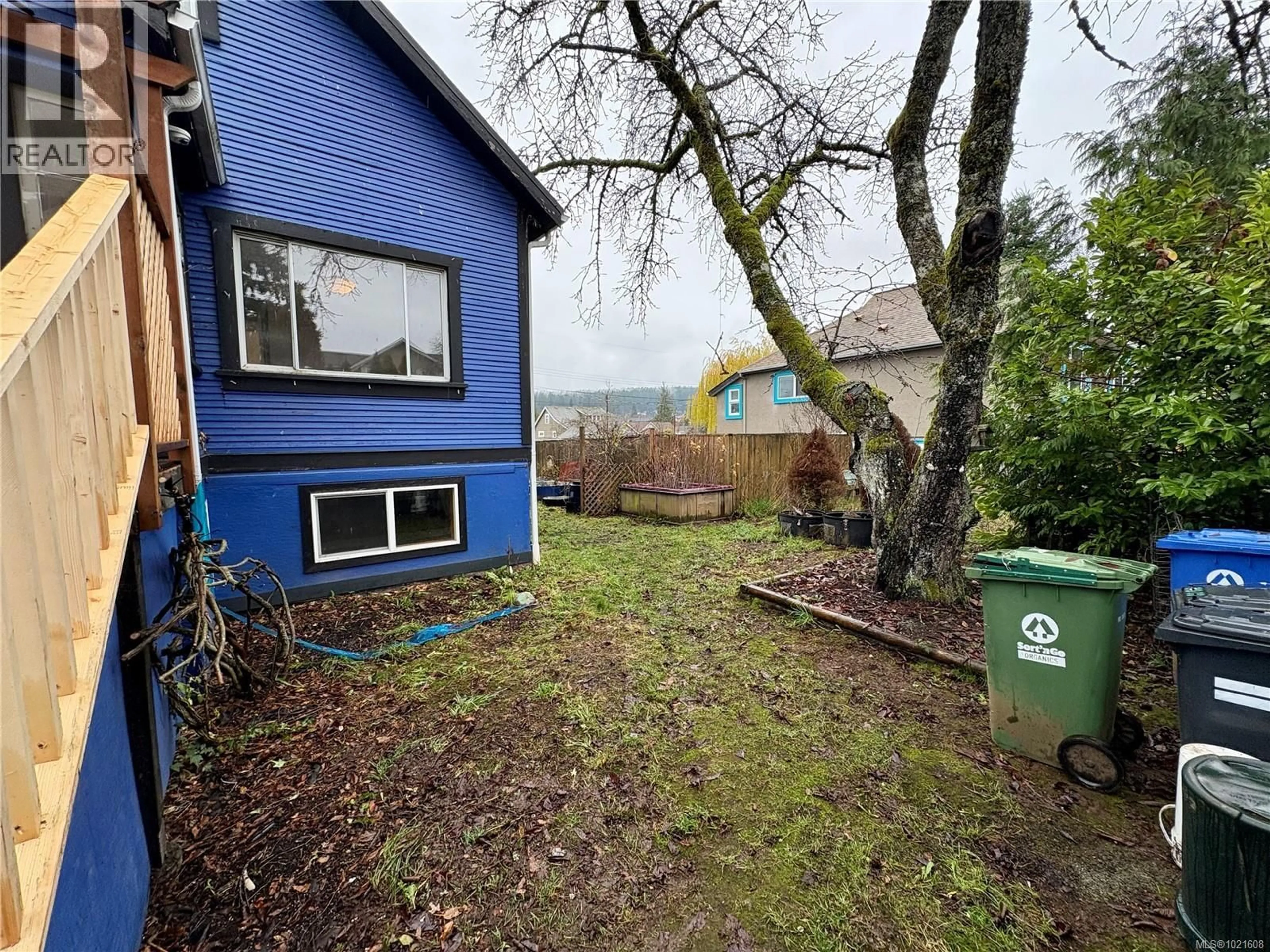 A pic from outside/outdoor area/front of a property/back of a property/a pic from drone, unknown for 2881 8TH AVENUE, Port Alberni British Columbia V9H2K6