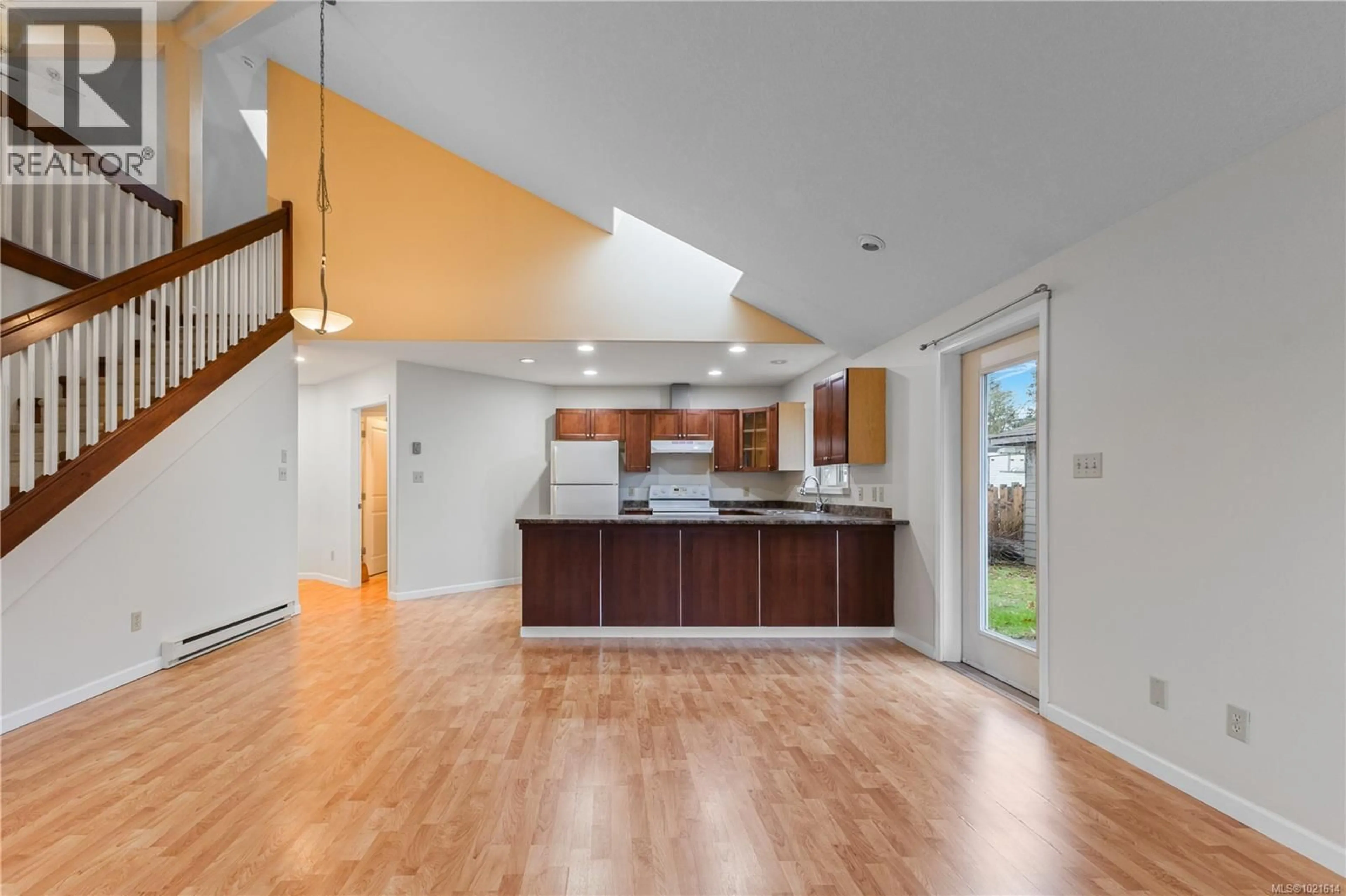 Open concept kitchen, wood/laminate floor for 1126 18TH STREET, Courtenay British Columbia V9N7J8