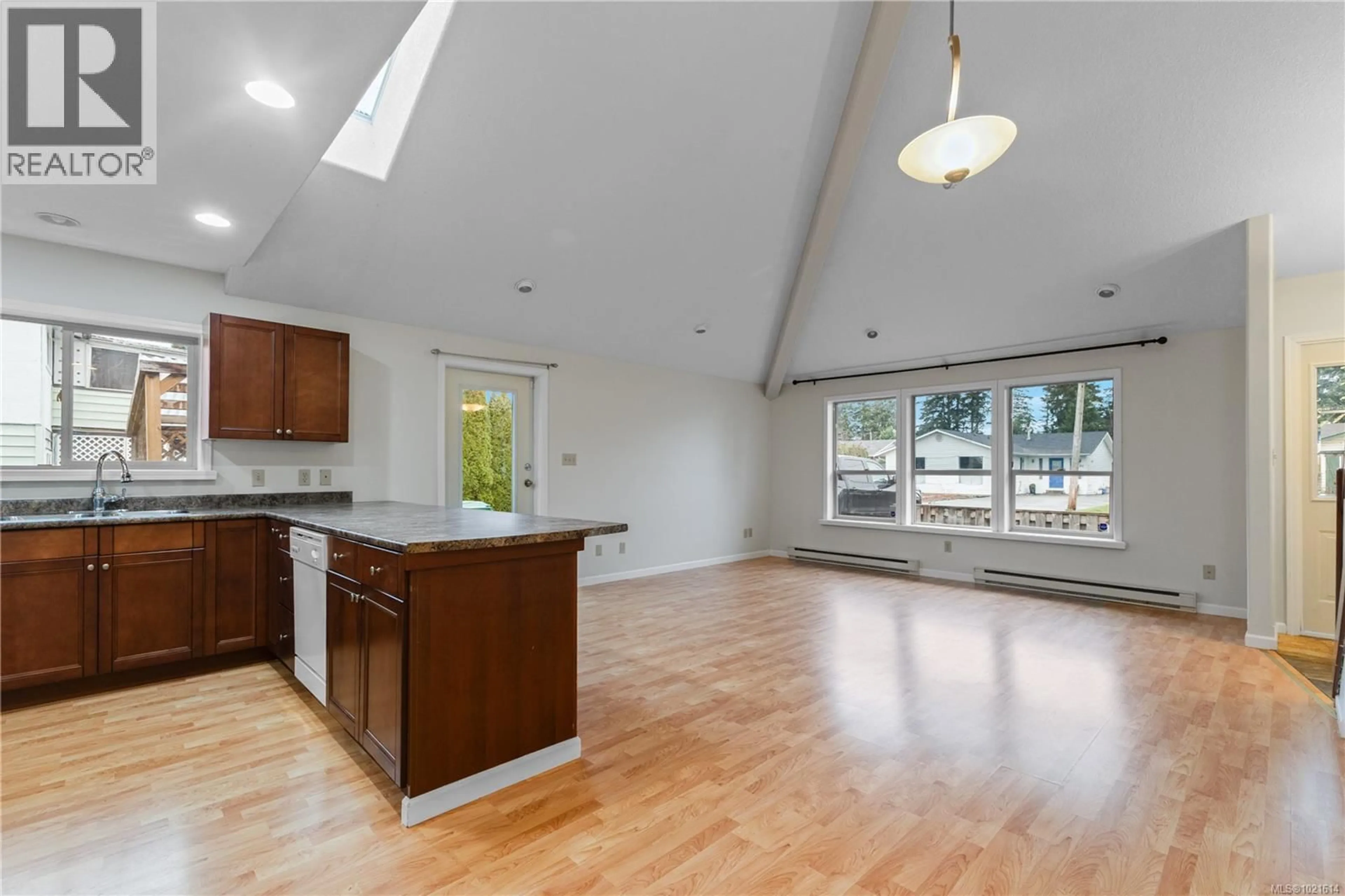 Open concept kitchen, unknown for 1126 18TH STREET, Courtenay British Columbia V9N7J8