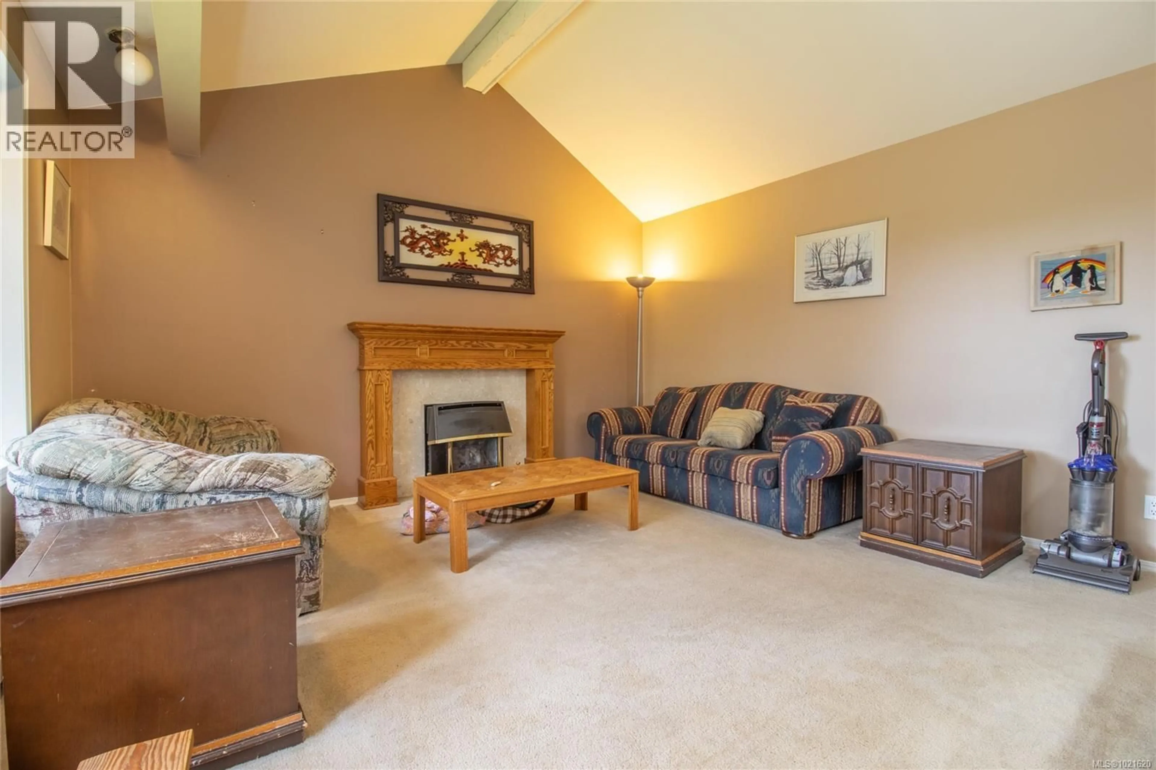 Living room with furniture, unknown for 37138 GALLEON WAY, Pender Island British Columbia V0N2M2