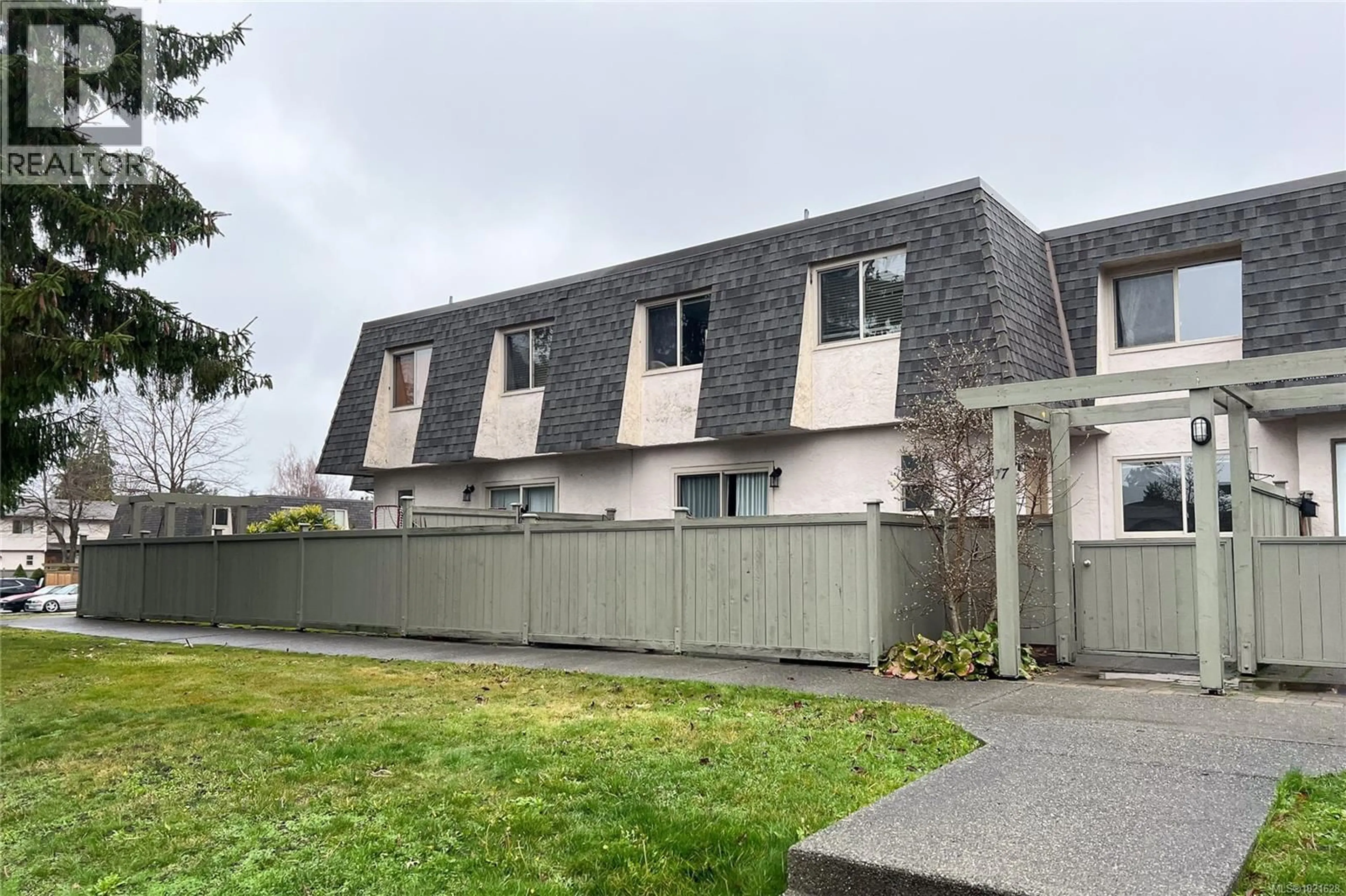 A pic from outside/outdoor area/front of a property/back of a property/a pic from drone, street for 77 - 4061 LARCHWOOD DRIVE, Saanich British Columbia V8V3K4