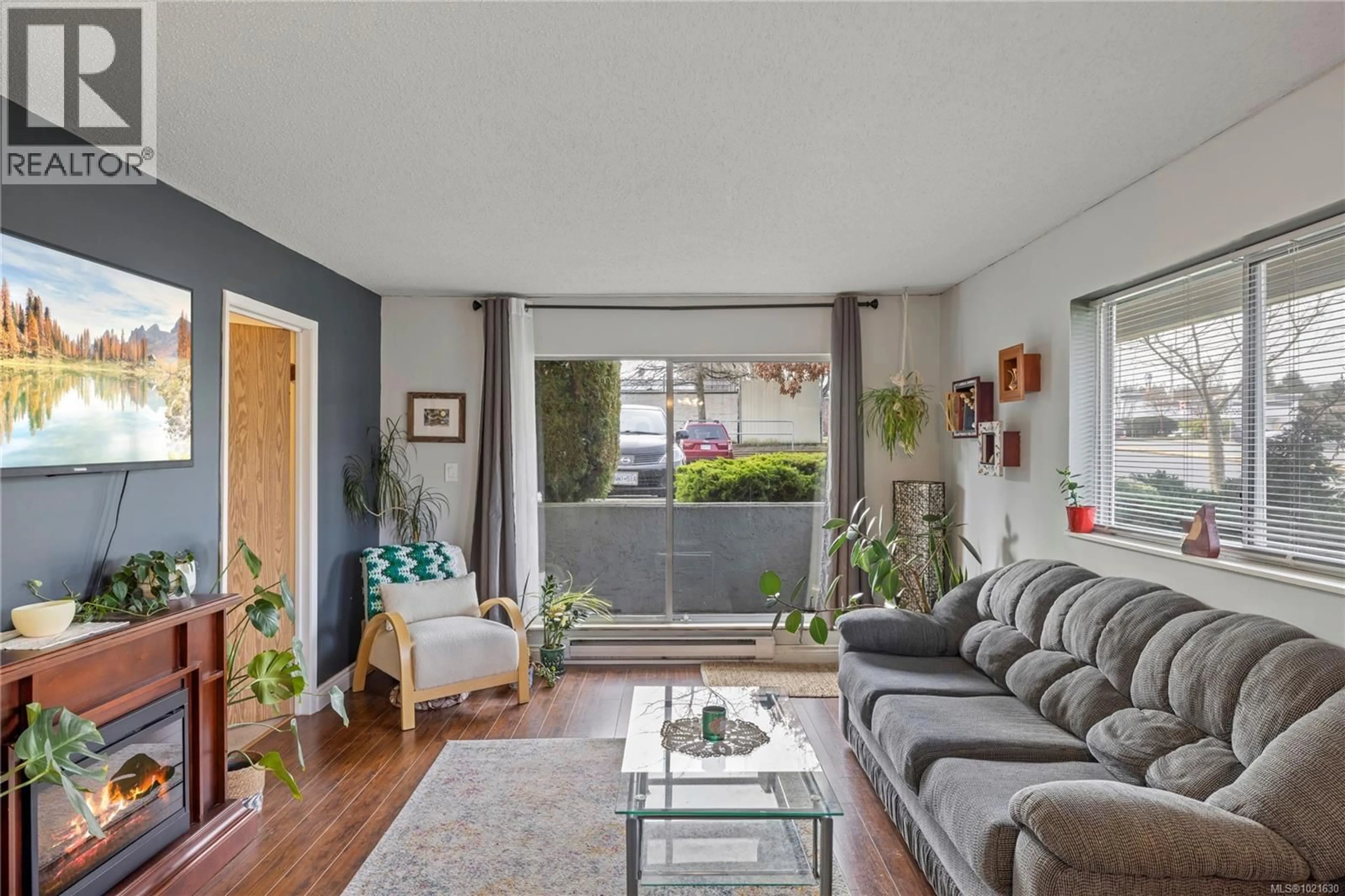 Living room with furniture, unknown for 105 - 6715 DOVER ROAD, Nanaimo British Columbia V9V1L8