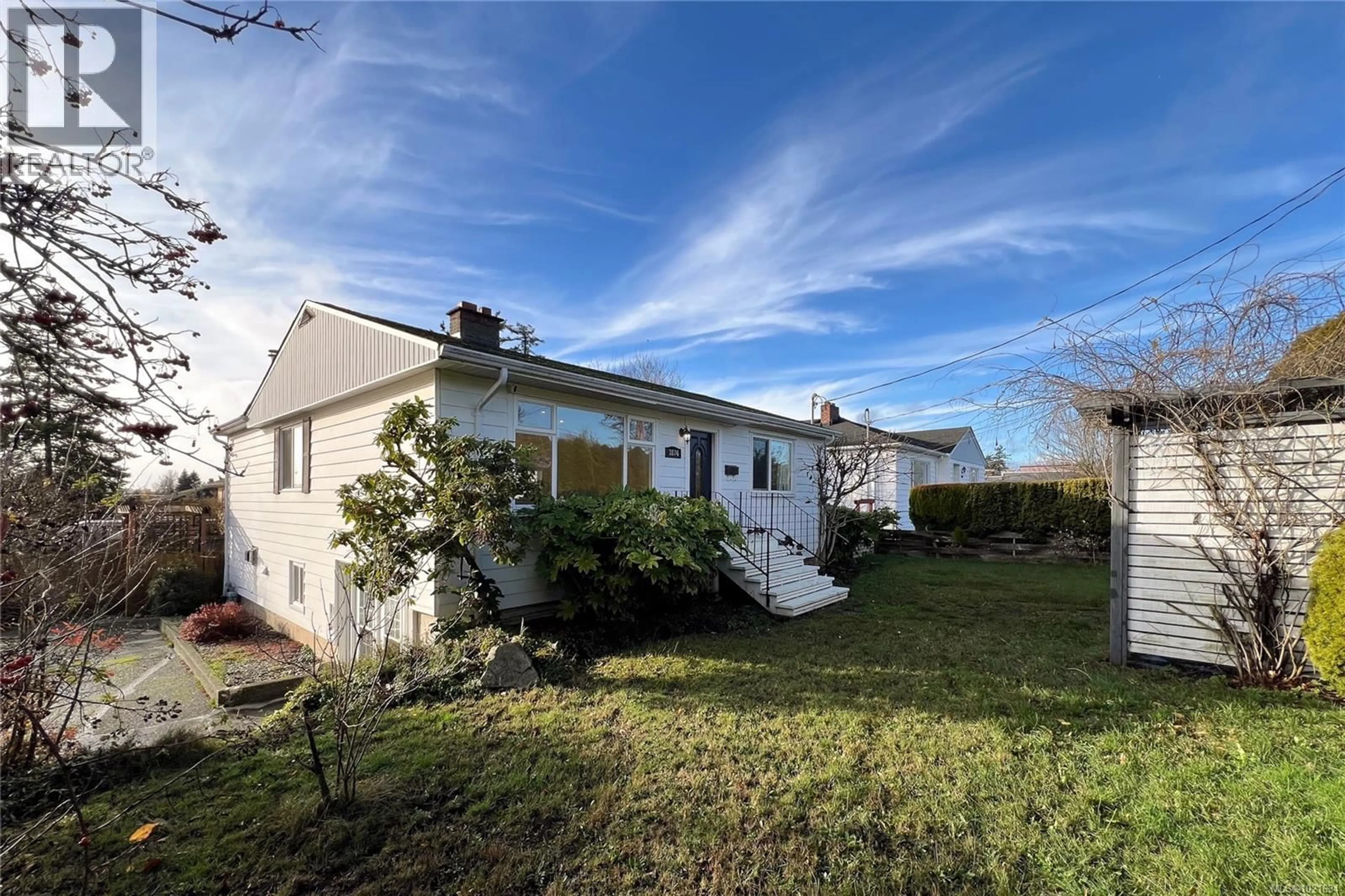 A pic from outside/outdoor area/front of a property/back of a property/a pic from drone, unknown for 3876 CAREY ROAD, Saanich British Columbia V8Z4C8