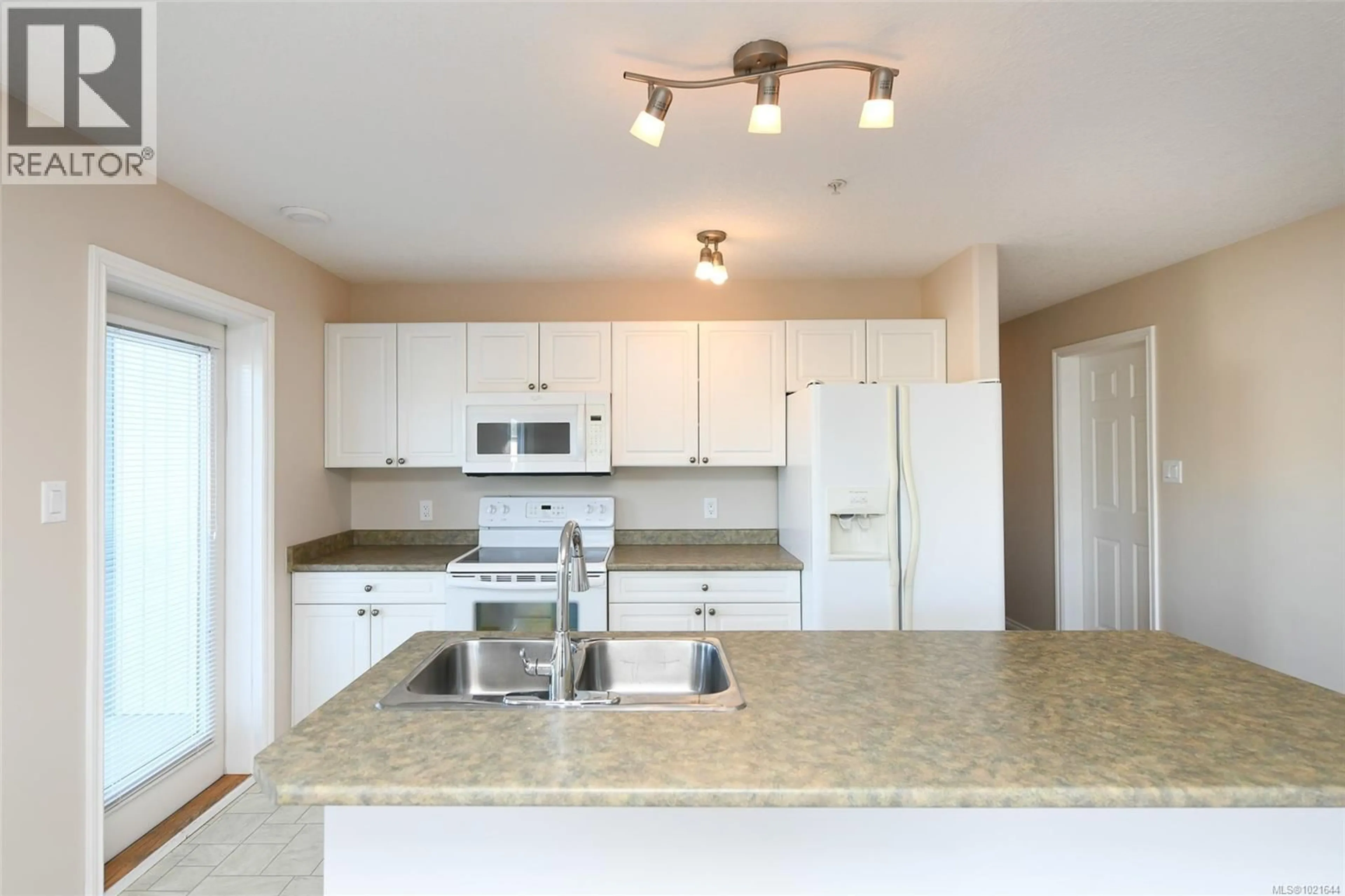 Standard kitchen, unknown for 103 - 129 BACK ROAD, Courtenay British Columbia V9N3W5