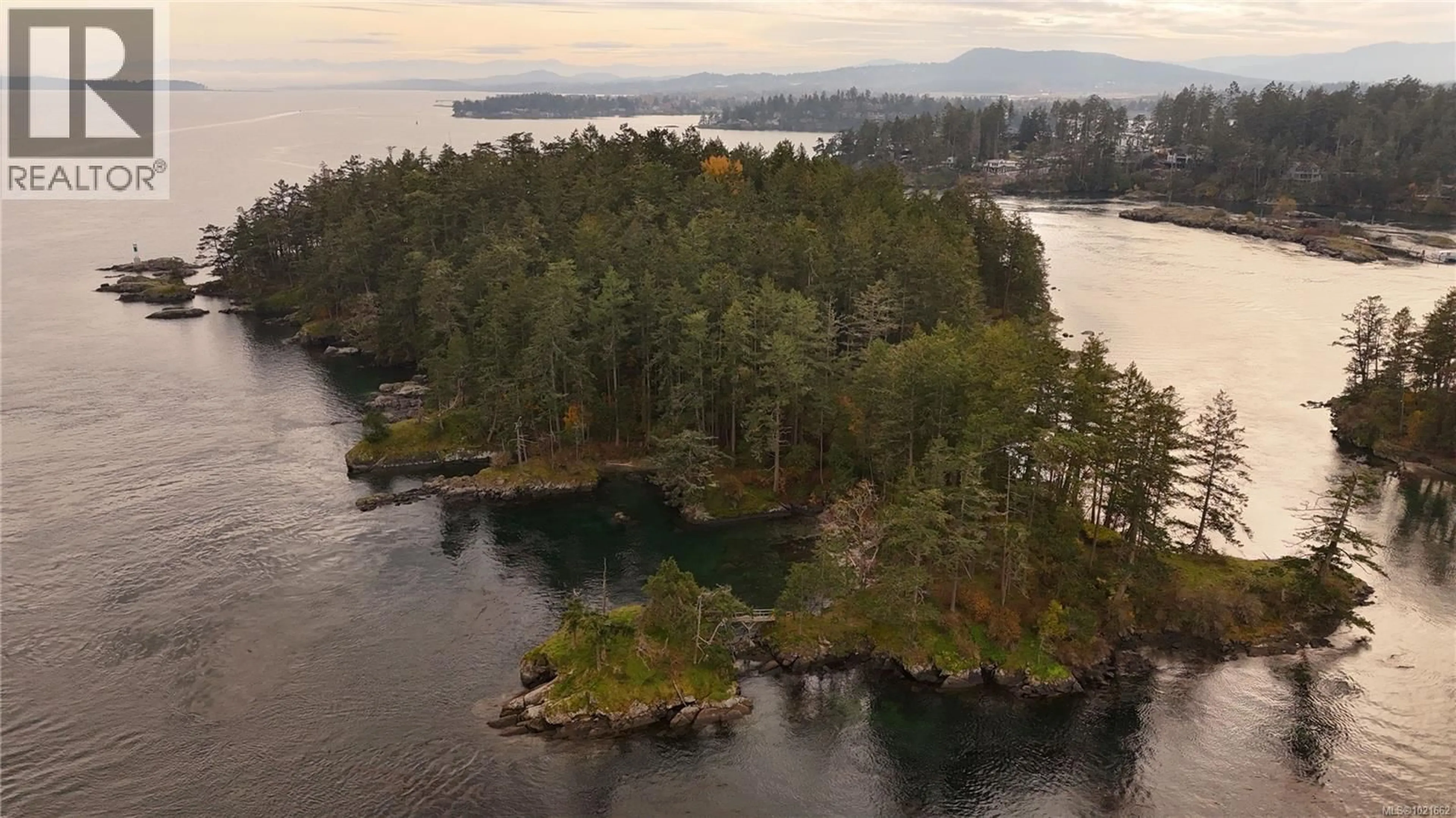 A pic from outside/outdoor area/front of a property/back of a property/a pic from drone, water/lake/river/ocean view for 0 FERNIE ISLAND, Gulf Islands British Columbia V0V0V0