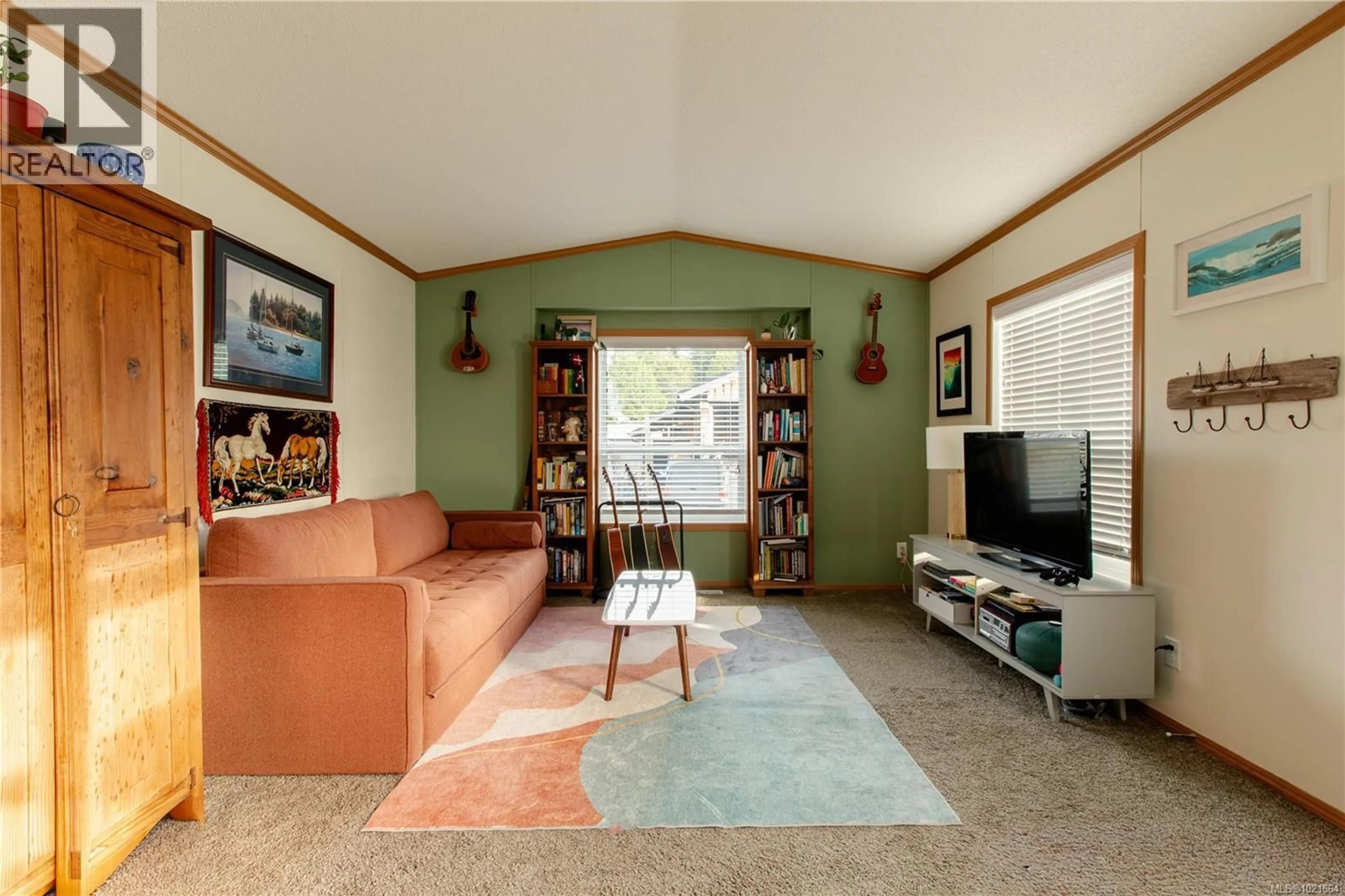 Living room with furniture, unknown for 421 HUMPBACK PLACE, Ucluelet British Columbia V0R3A0