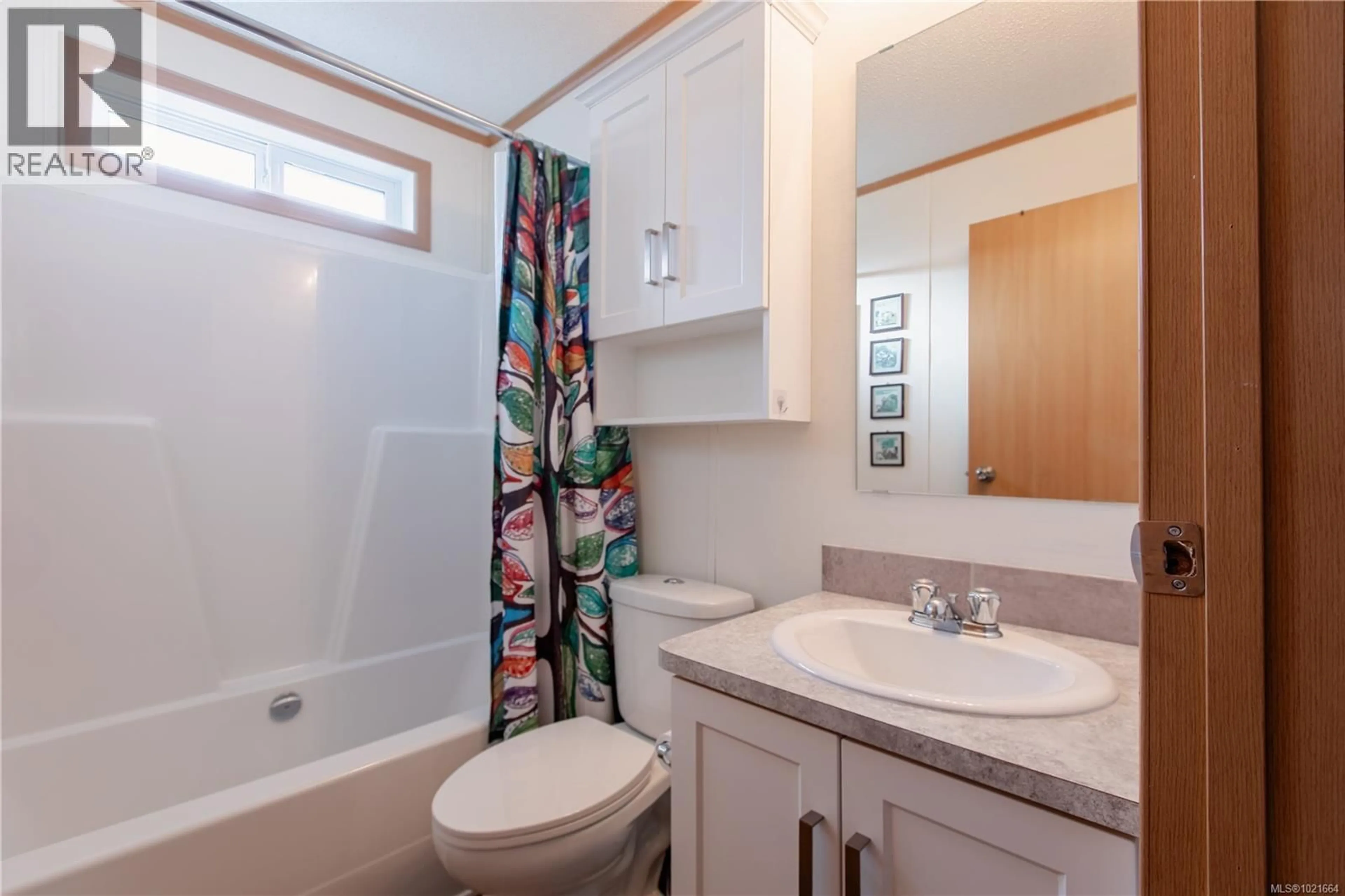 Standard bathroom, unknown for 421 HUMPBACK PLACE, Ucluelet British Columbia V0R3A0