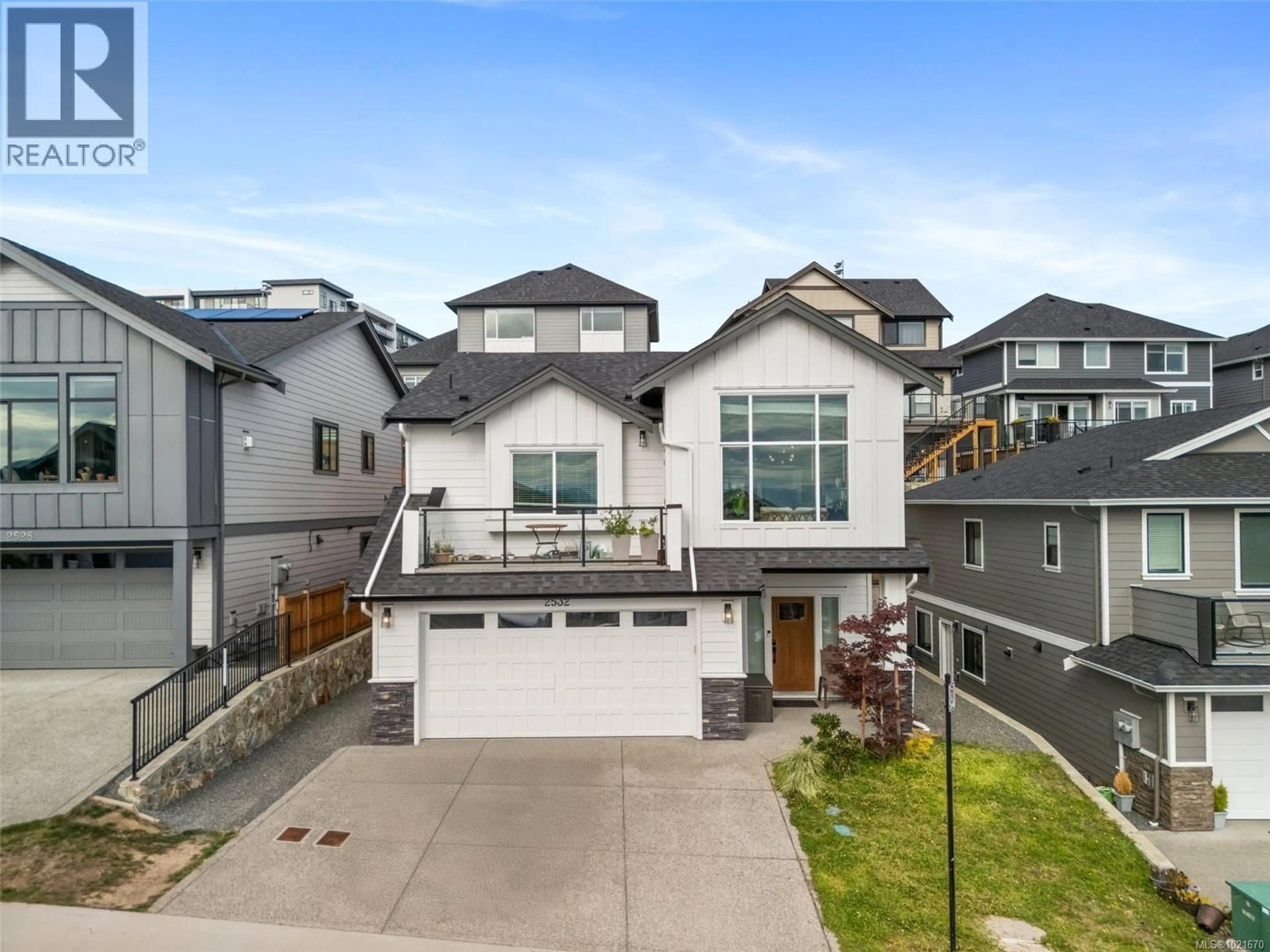 A pic from outside/outdoor area/front of a property/back of a property/a pic from drone, street for 2532 OBSIDIAN PLACE, Langford British Columbia V9B5L4