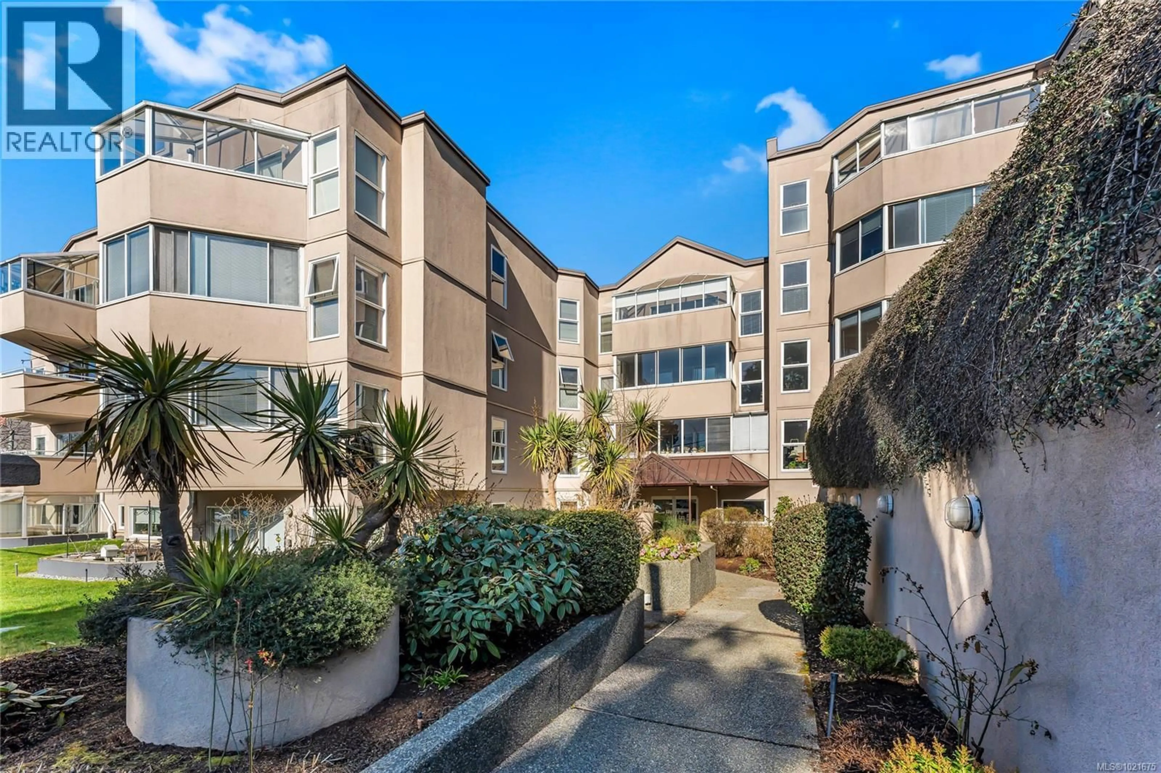 Unknown for 102 - 40 GORGE ROAD WEST, Saanich British Columbia V9A1L8