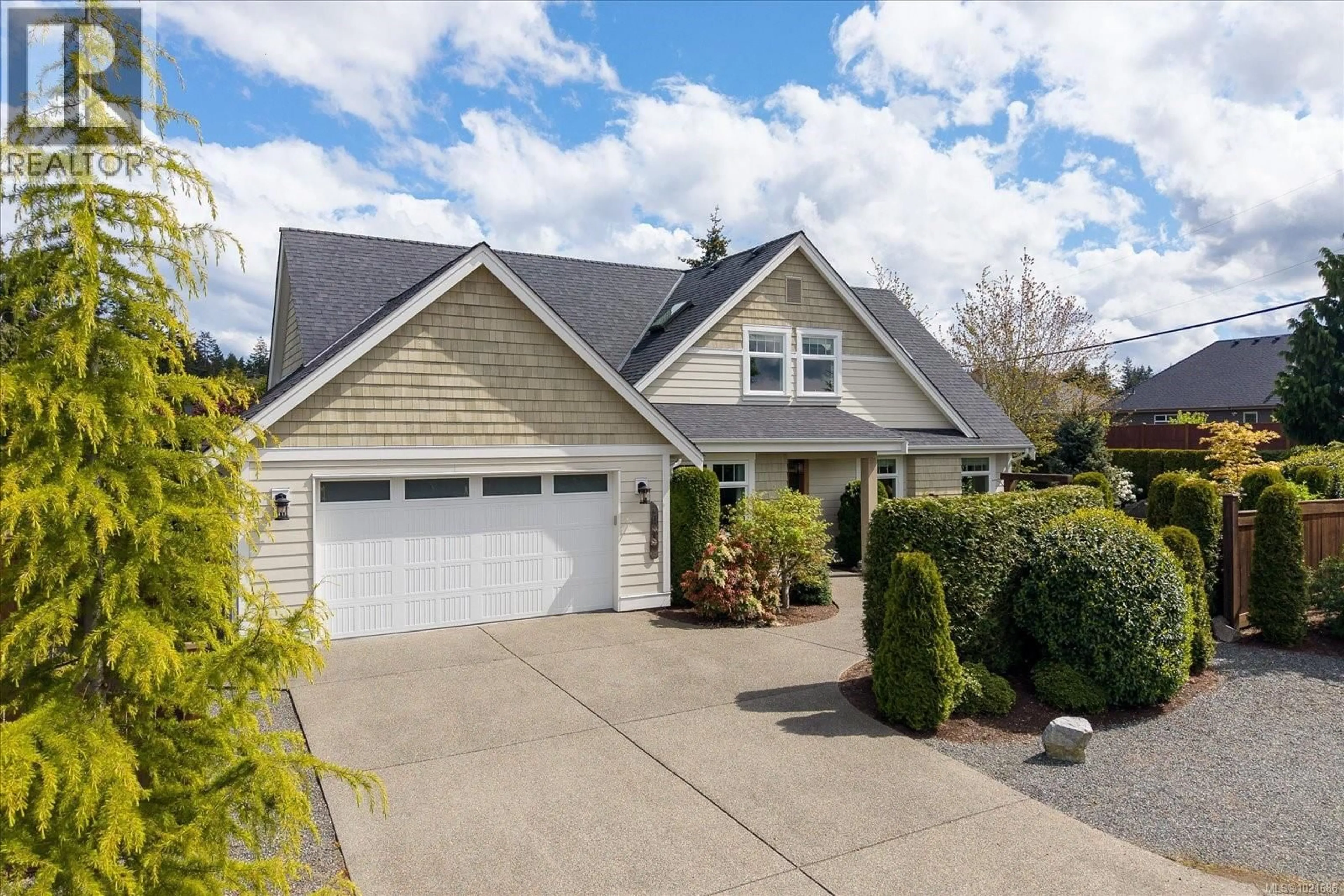 Home with vinyl exterior material, street for 672 LOWRY'S ROAD, Parksville British Columbia V9P2R6