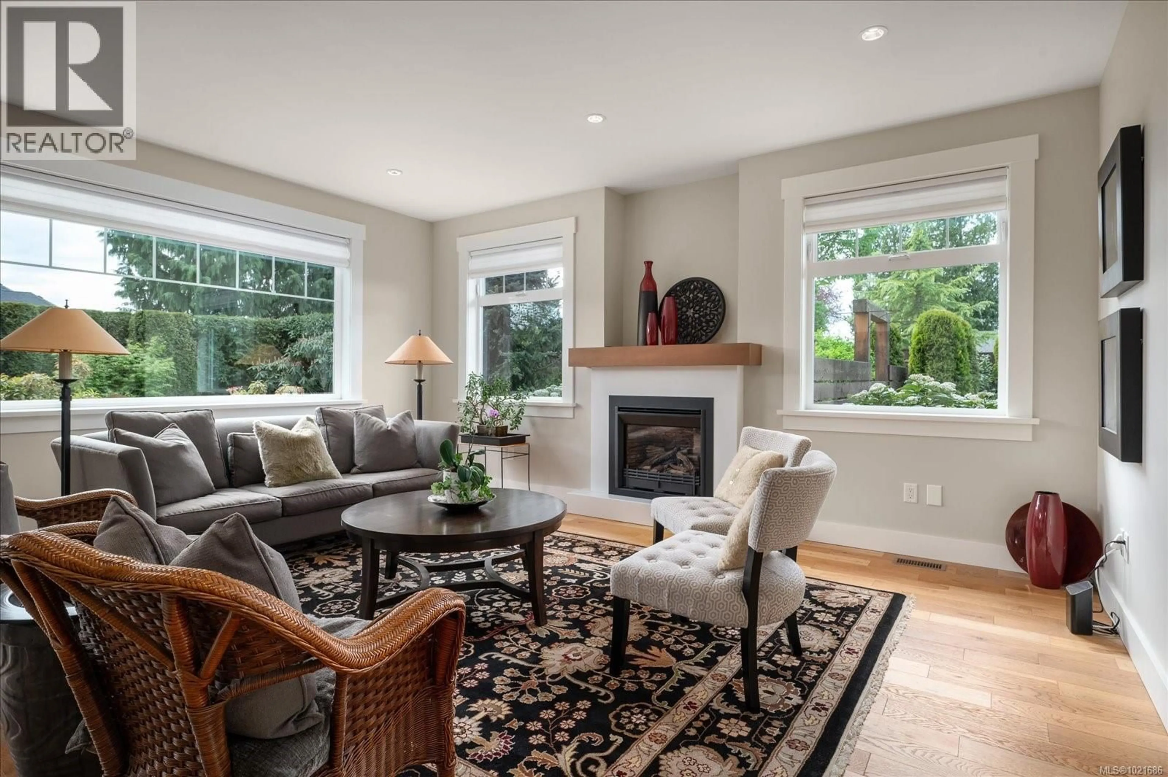 Living room with furniture, unknown for 672 LOWRY'S ROAD, Parksville British Columbia V9P2R6