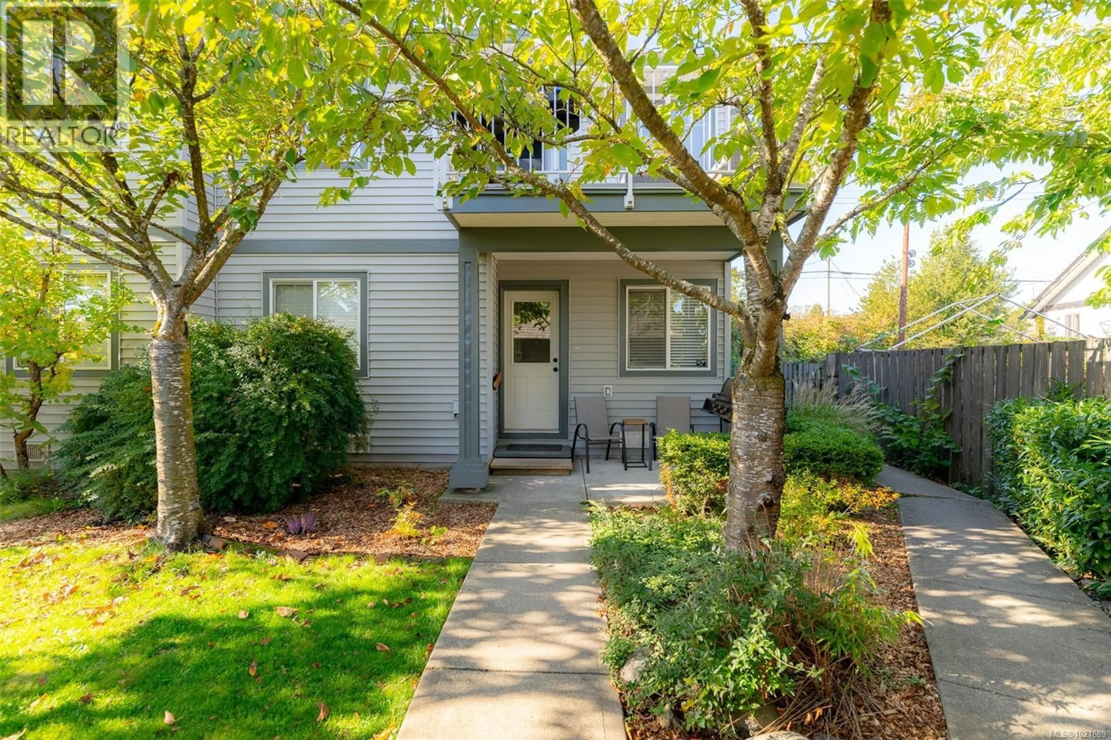 Home with vinyl exterior material, street for 101 - 211 VICTORIA ROAD, Nanaimo British Columbia V9R4P7