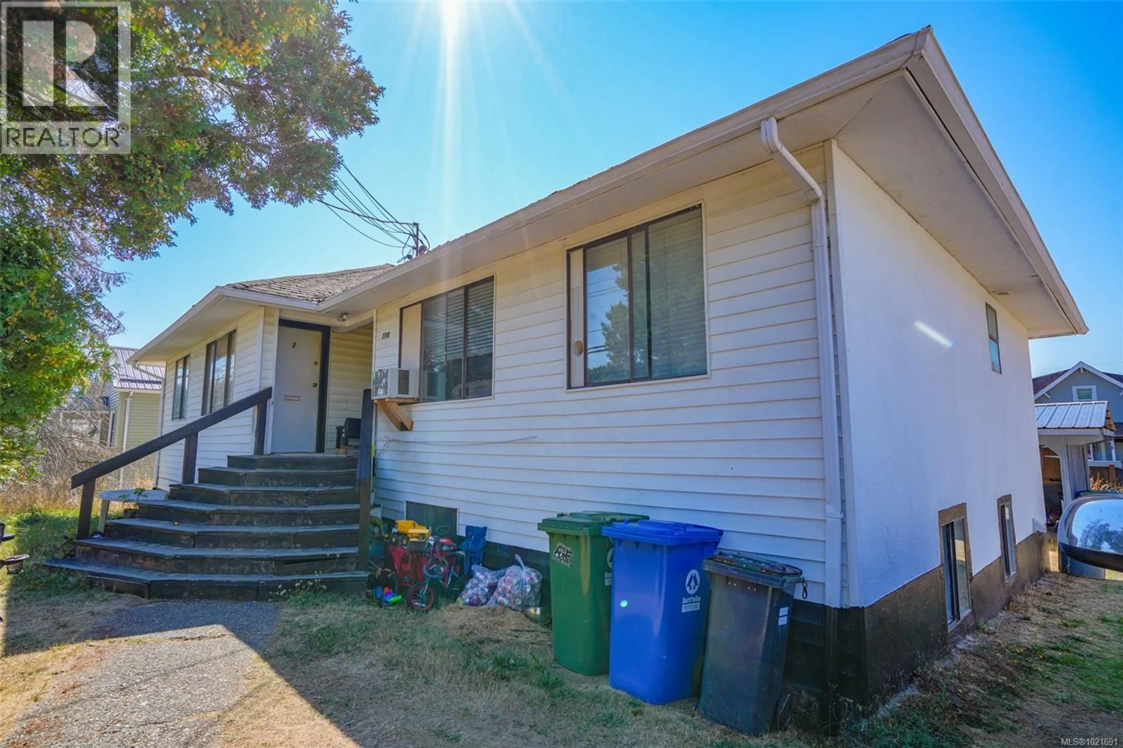 Home with vinyl exterior material, street for 2758 ANDERSON AVENUE, Port Alberni British Columbia V9Y2V8