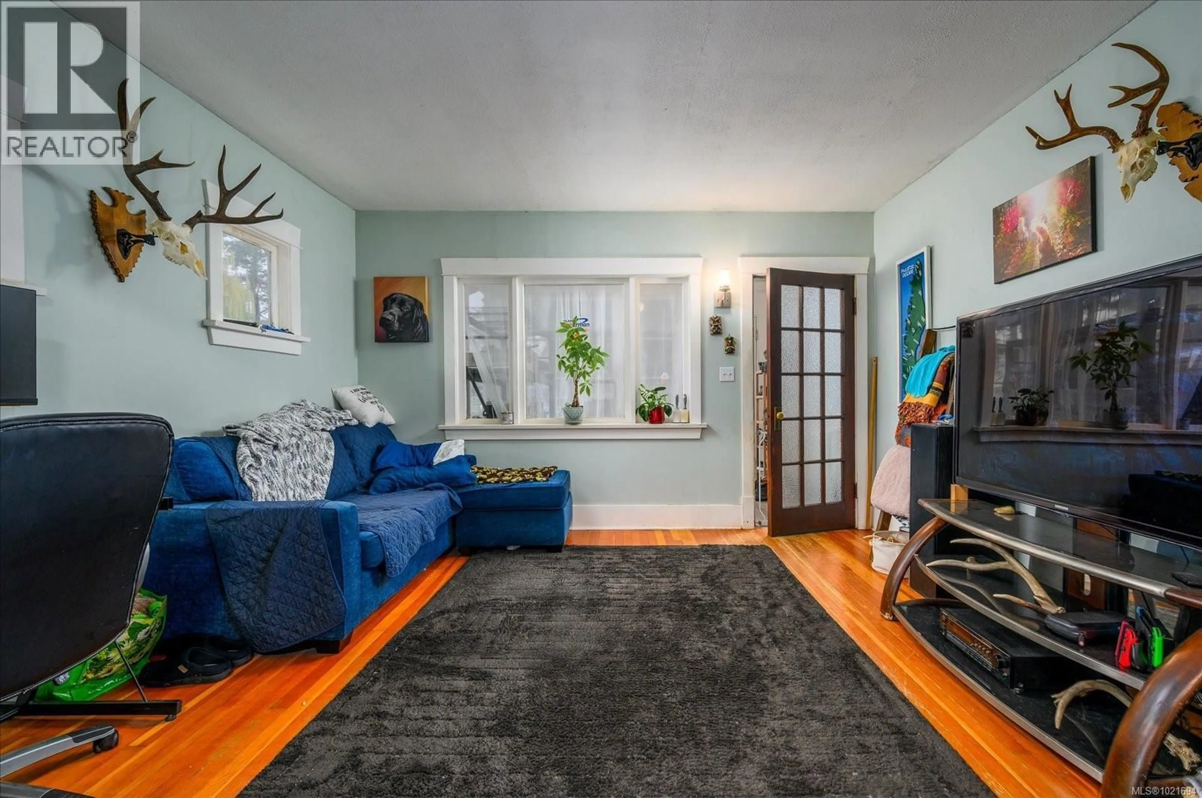 Living room with furniture, unknown for 1986 ESTEVAN ROAD, Nanaimo British Columbia V9S3Z2