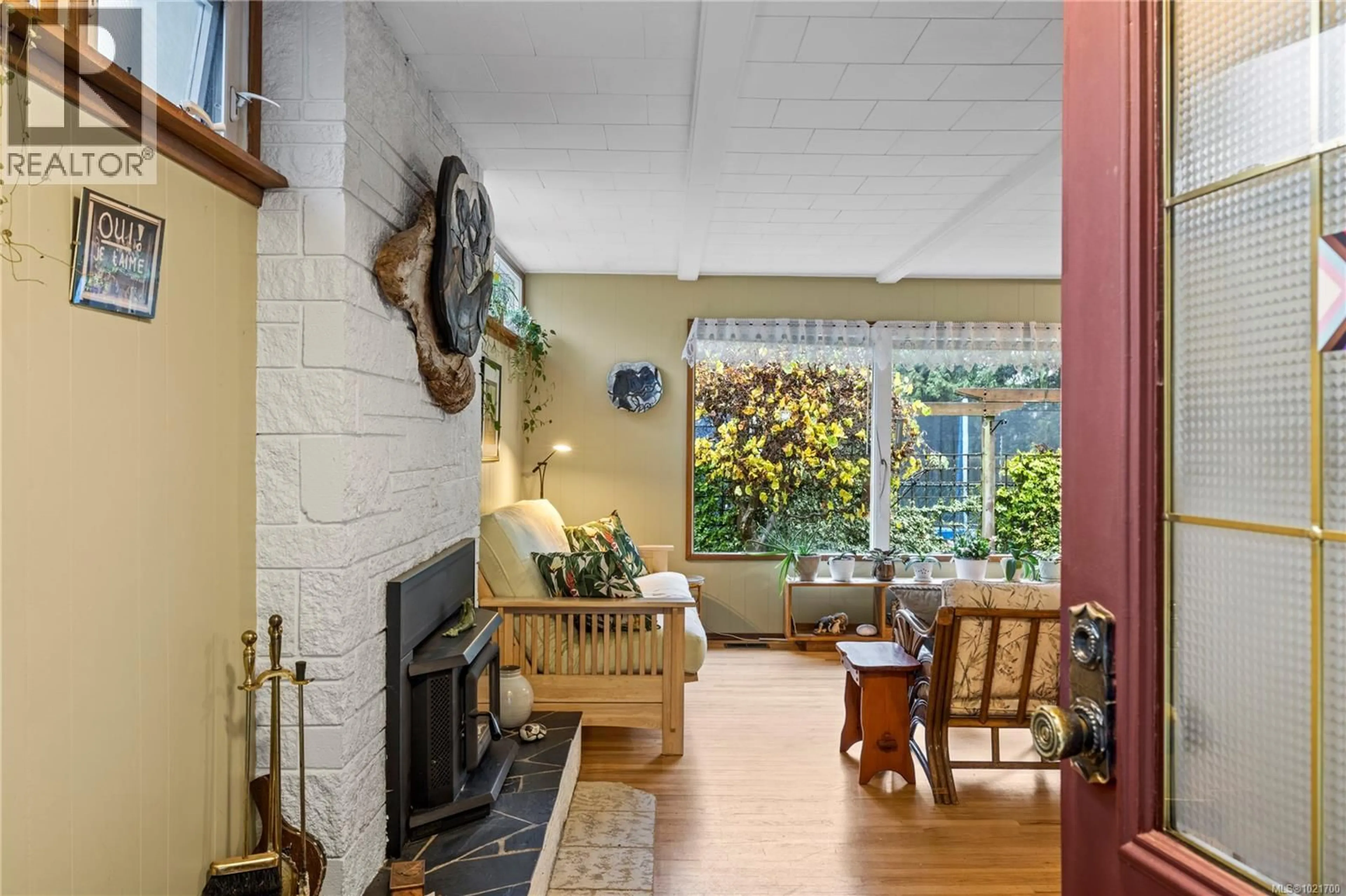 Indoor foyer for 1870 DEERBORNE PLACE, Nanaimo British Columbia V9T1A2