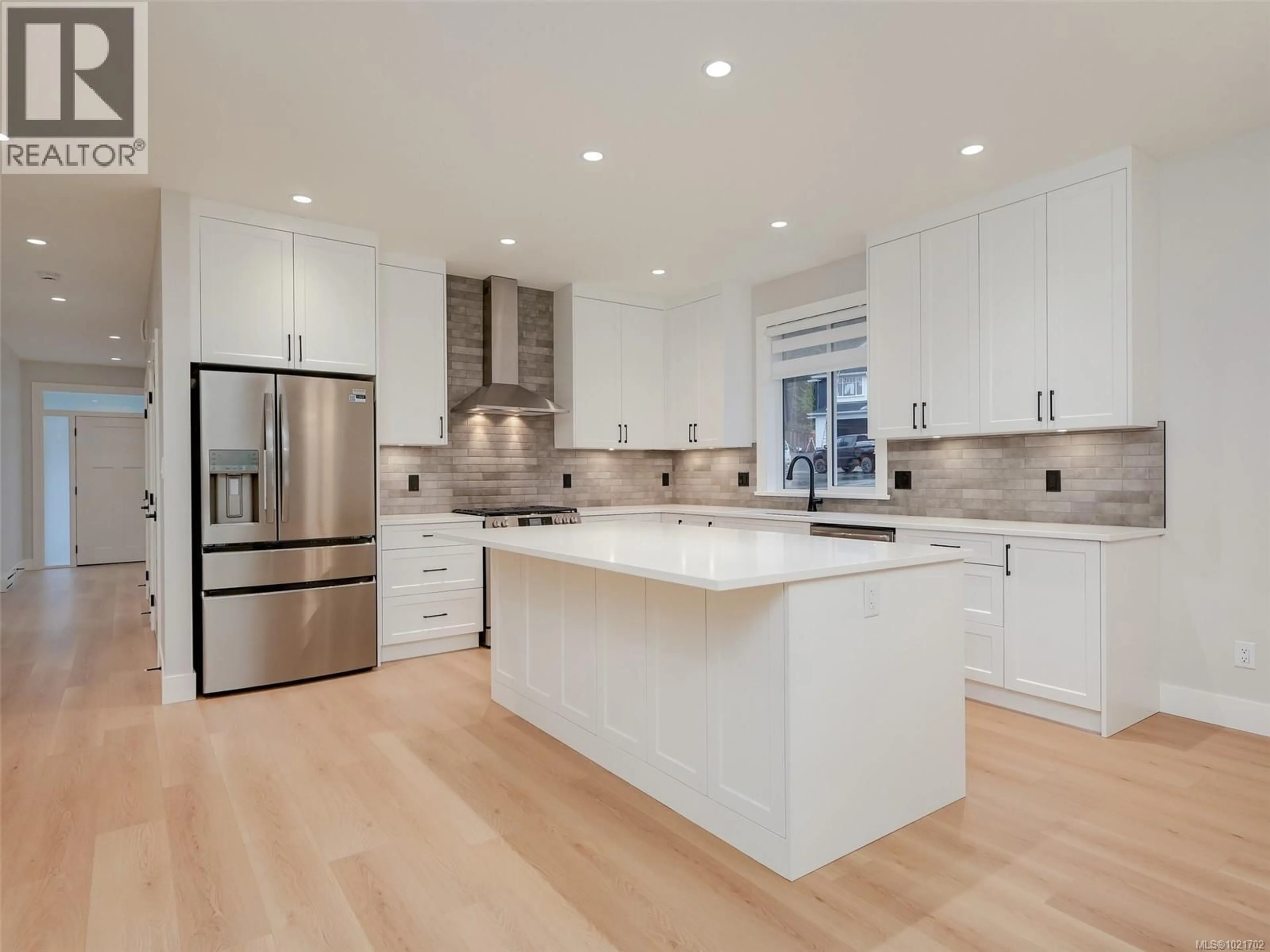 Contemporary kitchen, unknown for 2641 FOREST EDGE ROAD, Sooke British Columbia V9Z1P9
