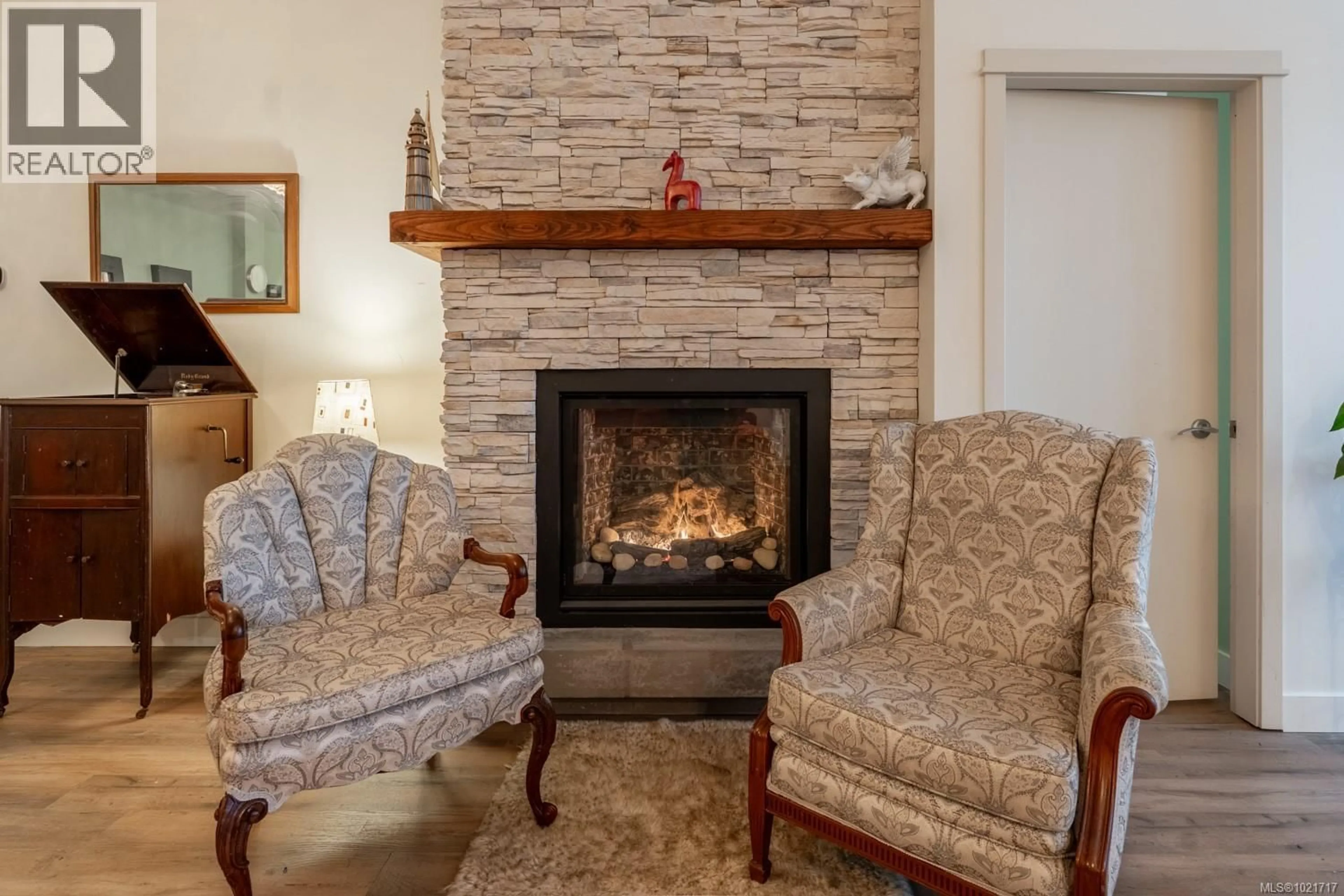 Living room with furniture, unknown for 110 - 38 FRONT STREET, Nanaimo British Columbia V9R0B8