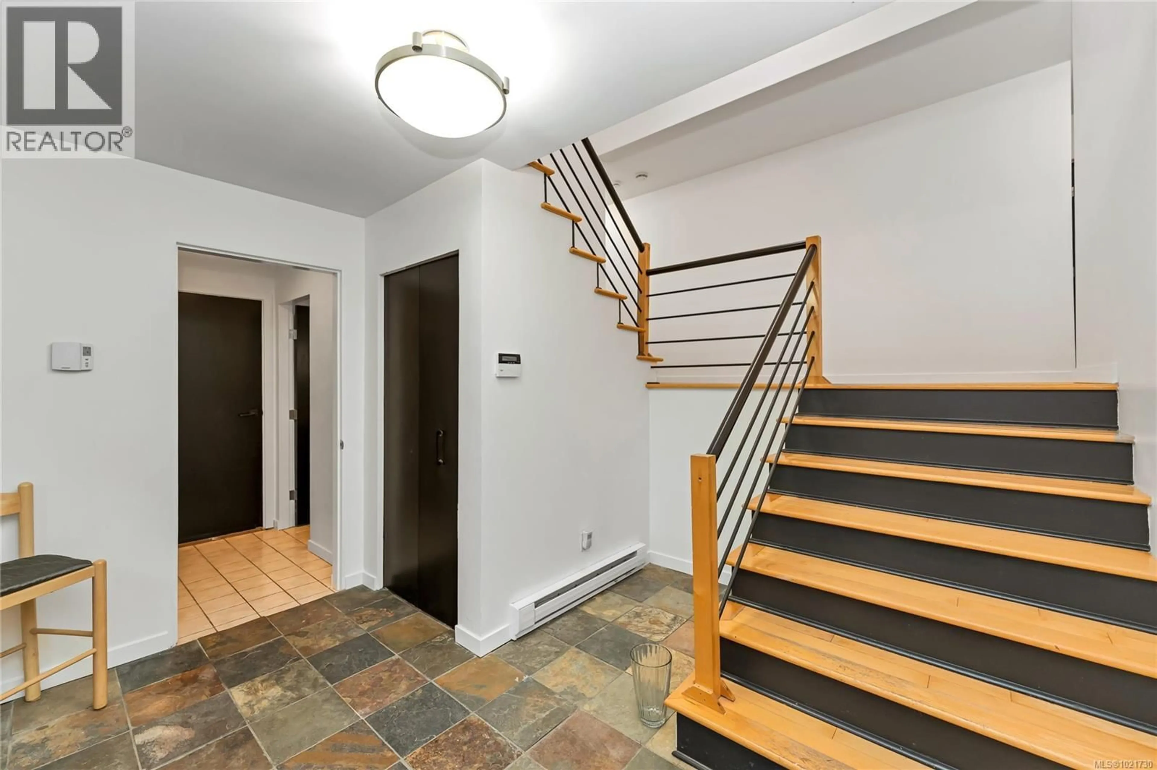 Unknown for 5198 BECKTON ROAD, Saanich British Columbia V8Y2C1