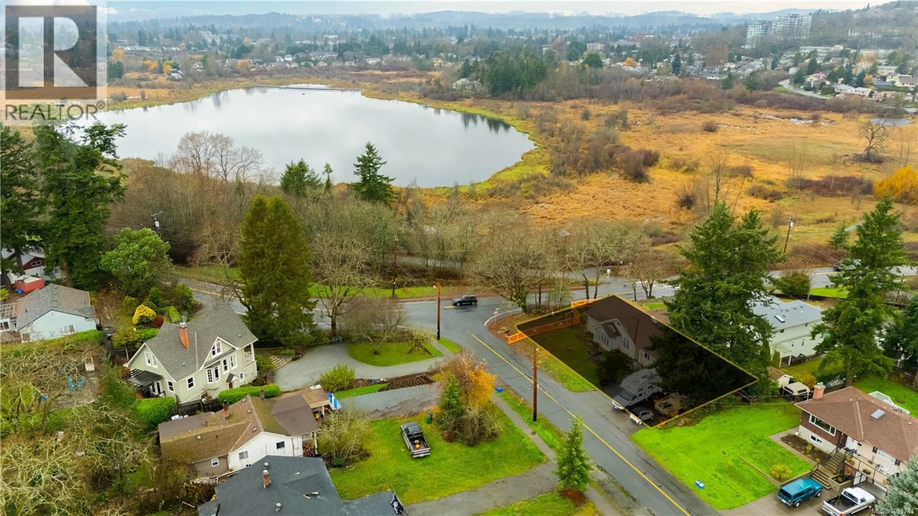 A pic from outside/outdoor area/front of a property/back of a property/a pic from drone, water/lake/river/ocean view for 900 LODGE AVENUE, Saanich British Columbia V8X3A8