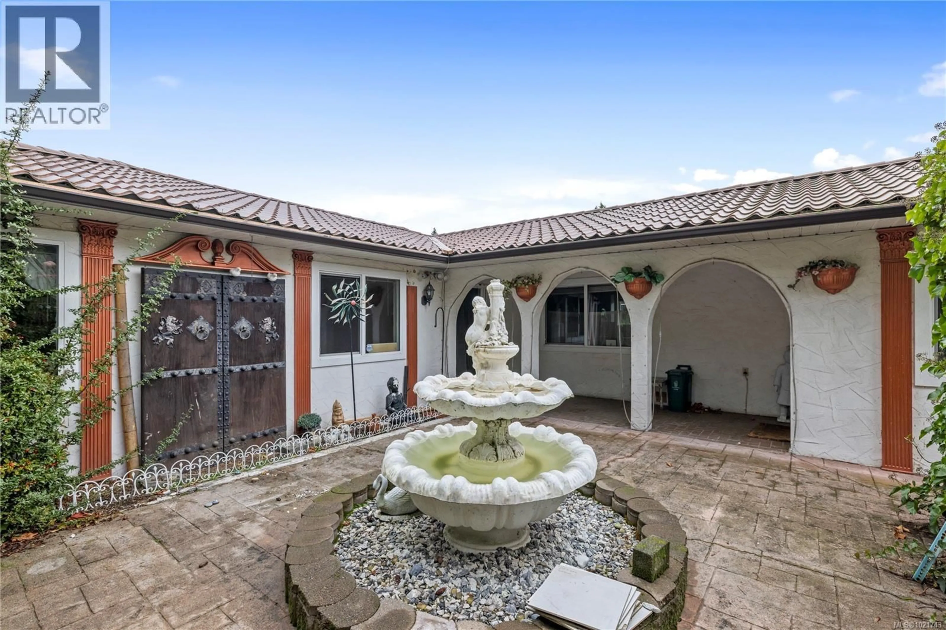 Patio, street for 930 MULHOLLAND DRIVE, French Creek British Columbia V9P1Z4