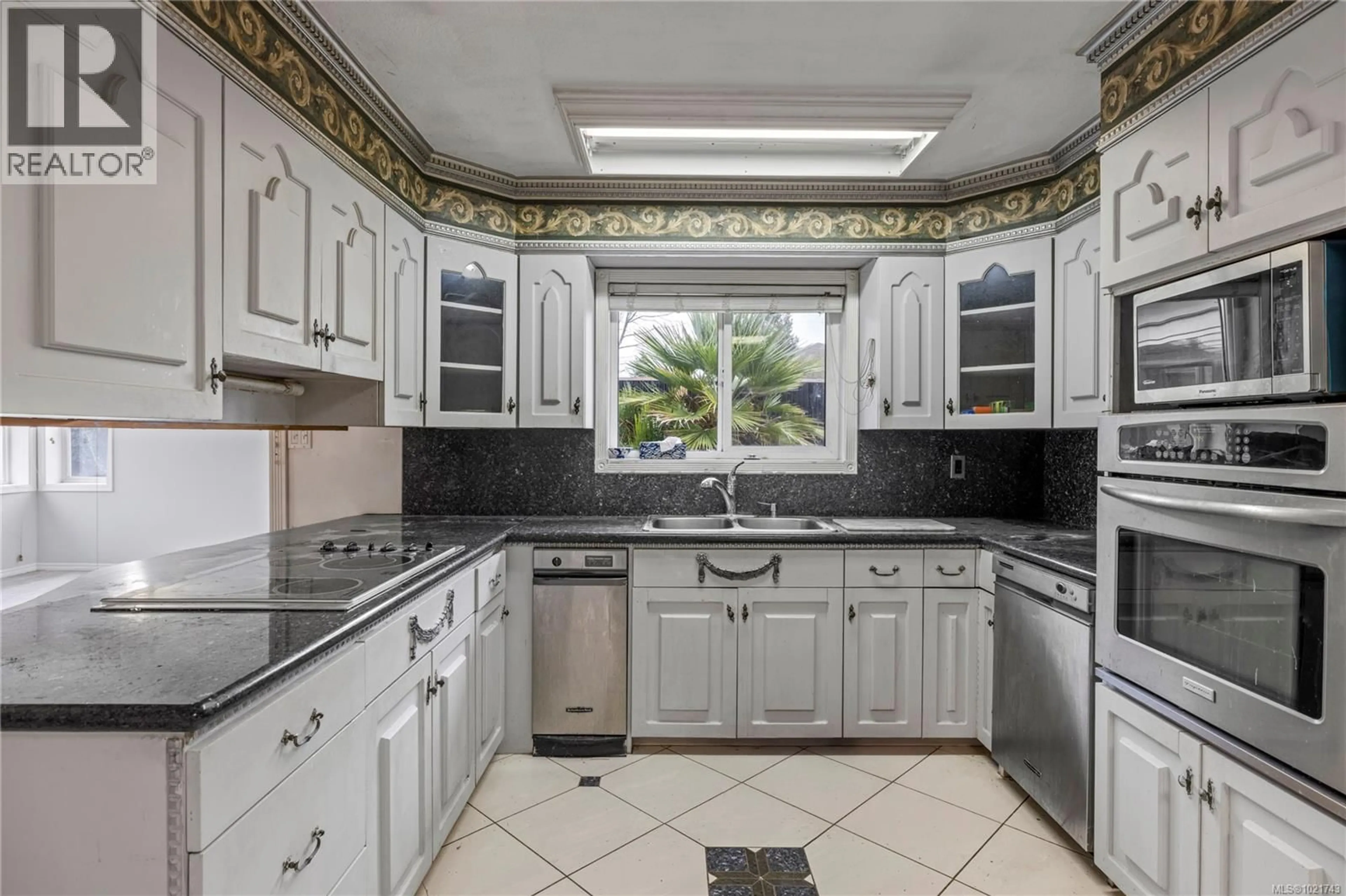 Standard kitchen, ceramic/tile floor for 930 MULHOLLAND DRIVE, French Creek British Columbia V9P1Z4