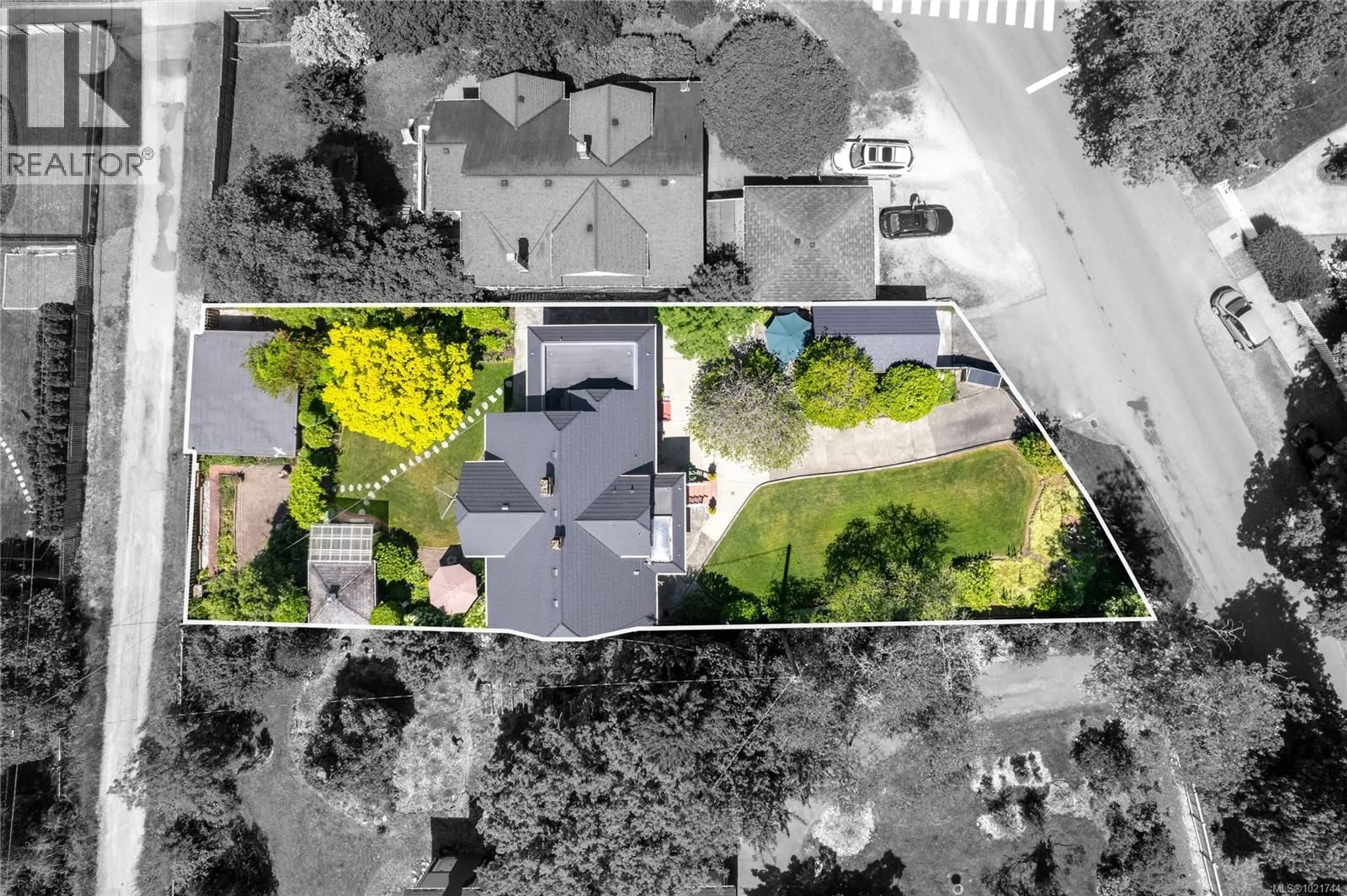 A pic from outside/outdoor area/front of a property/back of a property/a pic from drone, street for 2974 7TH AVENUE, Port Alberni British Columbia V9Y2J4