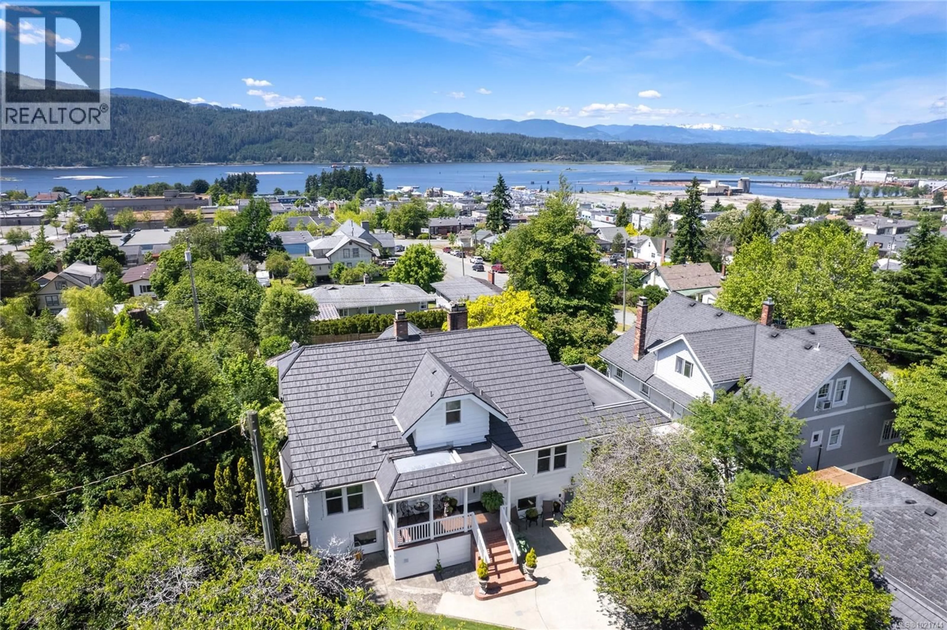 A pic from outside/outdoor area/front of a property/back of a property/a pic from drone, water/lake/river/ocean view for 2974 7TH AVENUE, Port Alberni British Columbia V9Y2J4