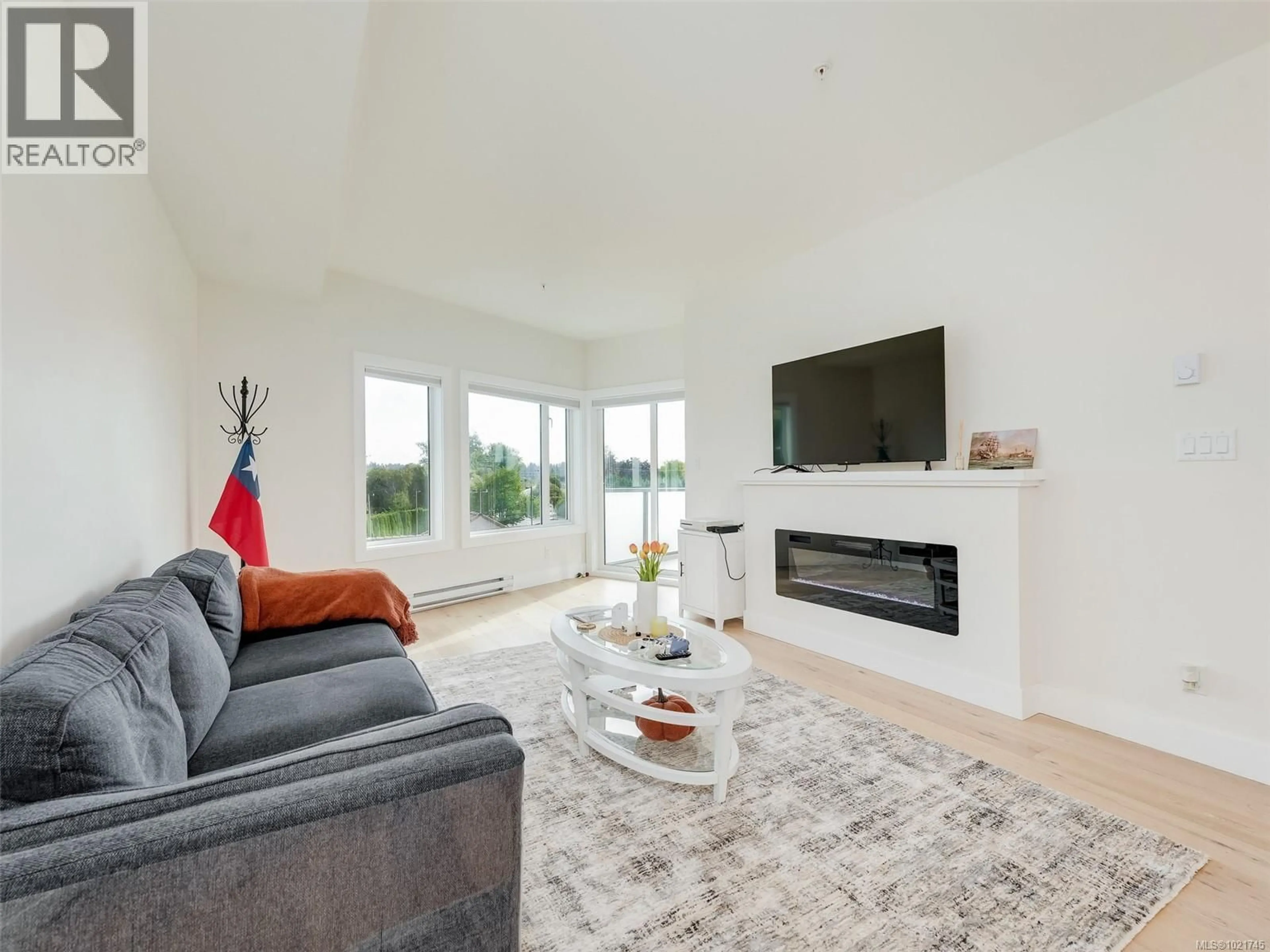 Living room with furniture, unknown for 307 - 7098 WALLACE DRIVE, Central Saanich British Columbia V8M1G9