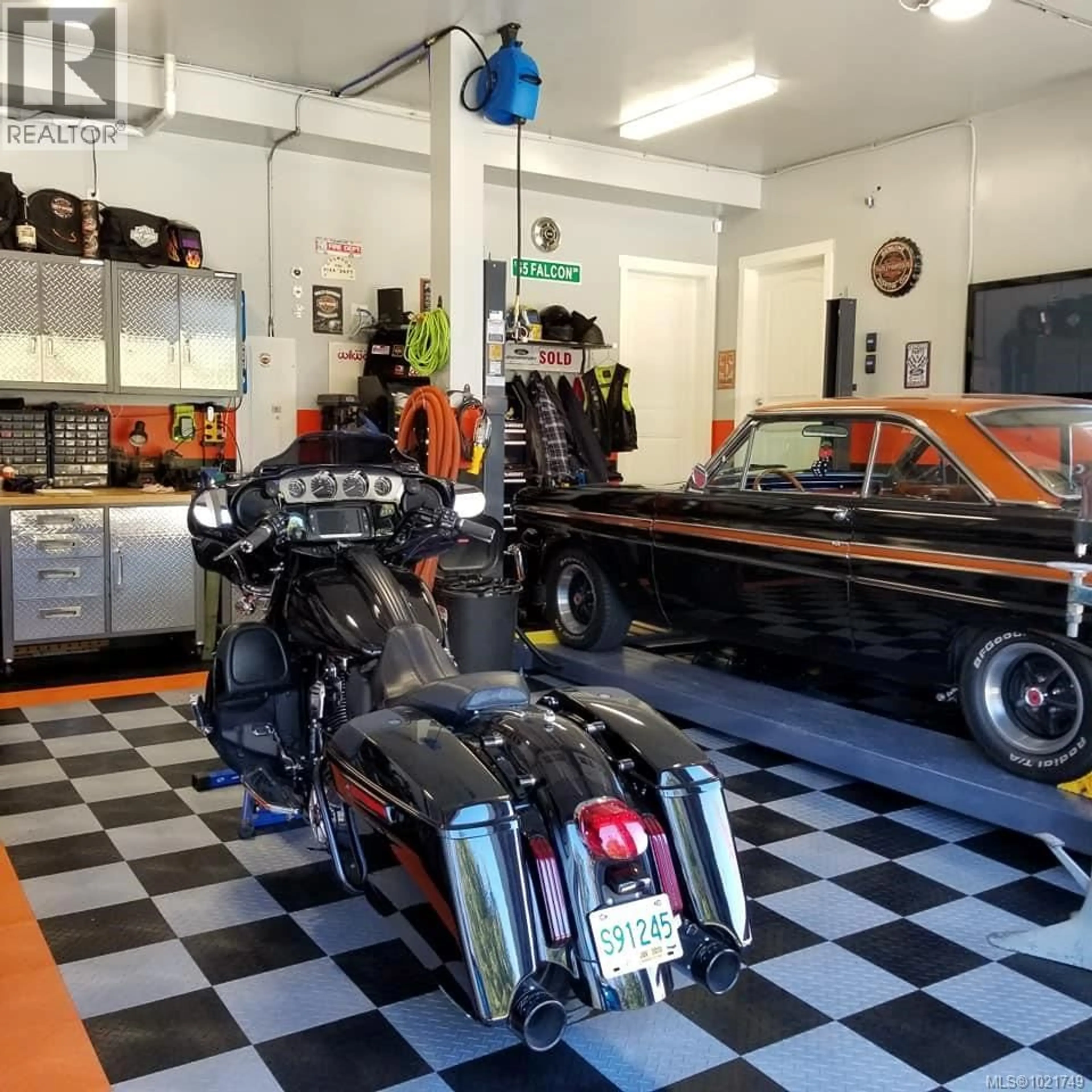 Indoor garage for 1153 DEERVIEW PLACE, Langford British Columbia V9B0B3