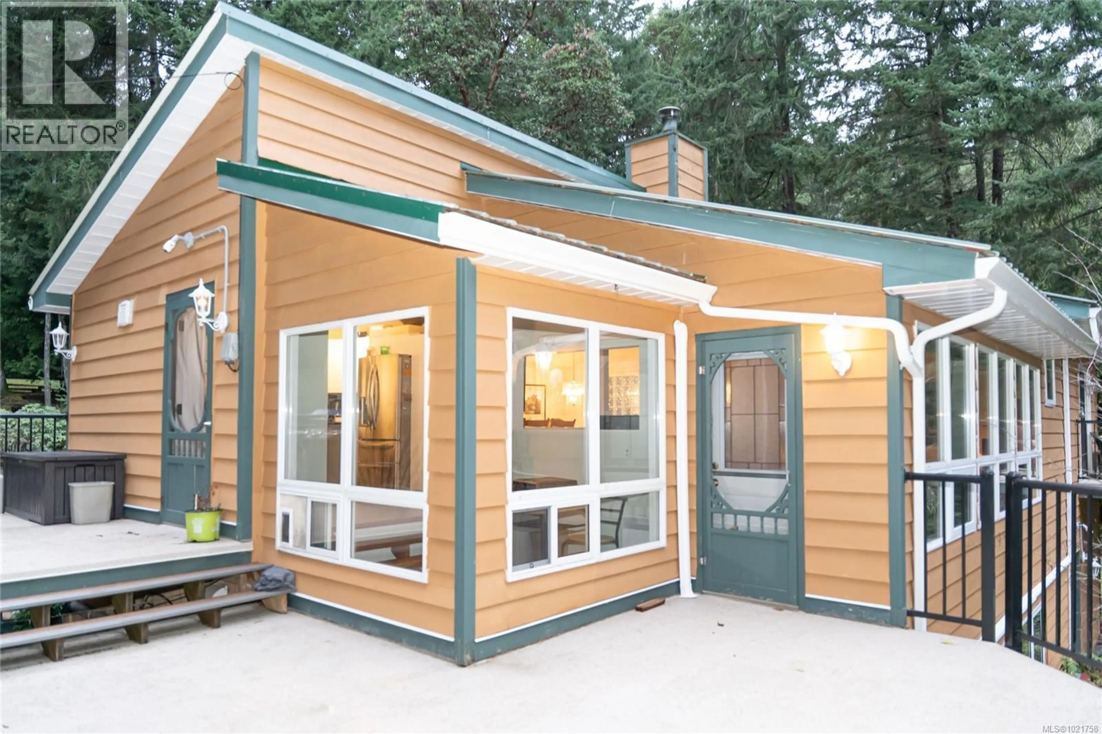 Home with vinyl exterior material, unknown for 149 PILKEY POINT ROAD, Thetis Island British Columbia V0R2Y0