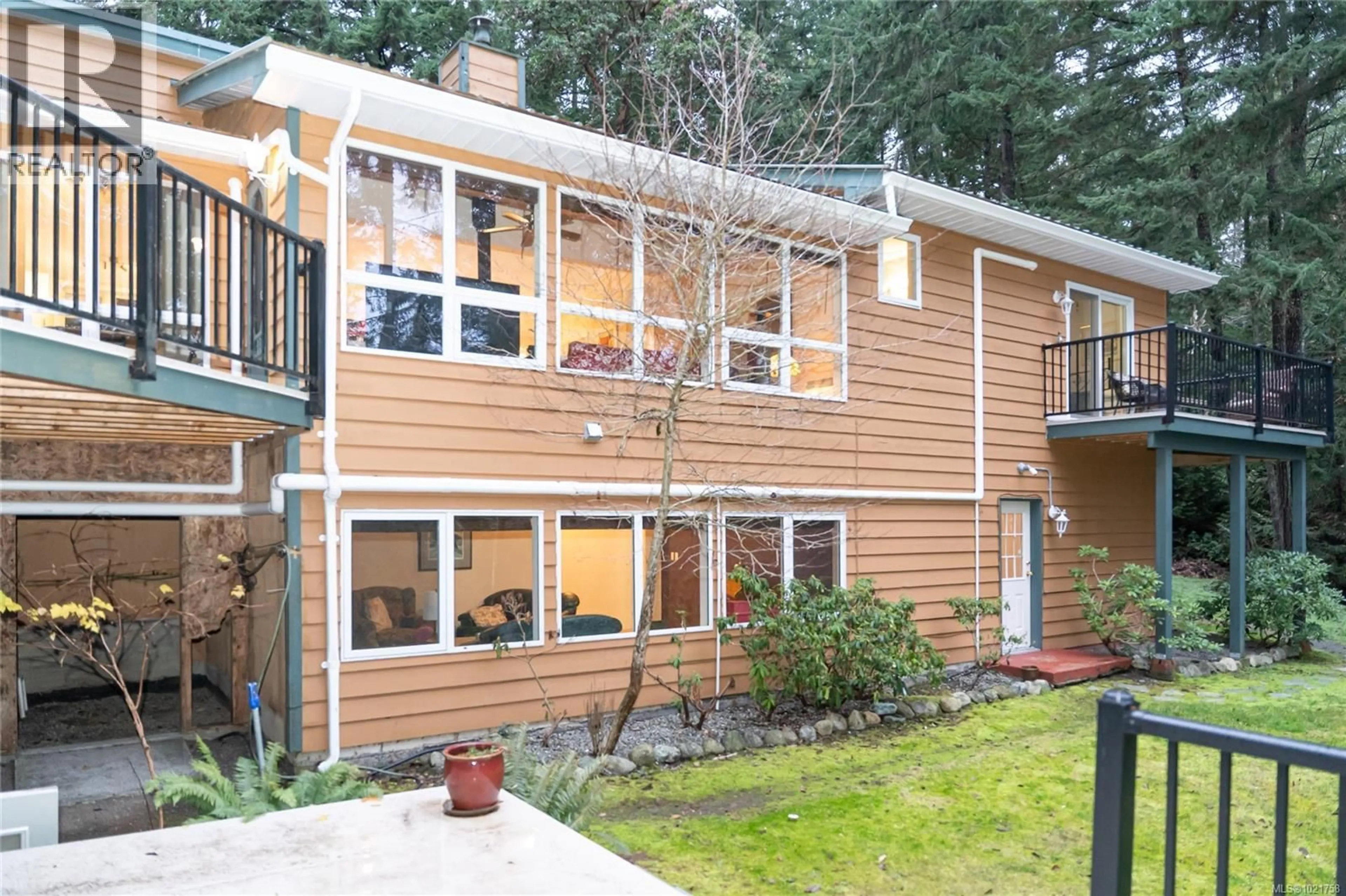 Home with vinyl exterior material, unknown for 149 PILKEY POINT ROAD, Thetis Island British Columbia V0R2Y0