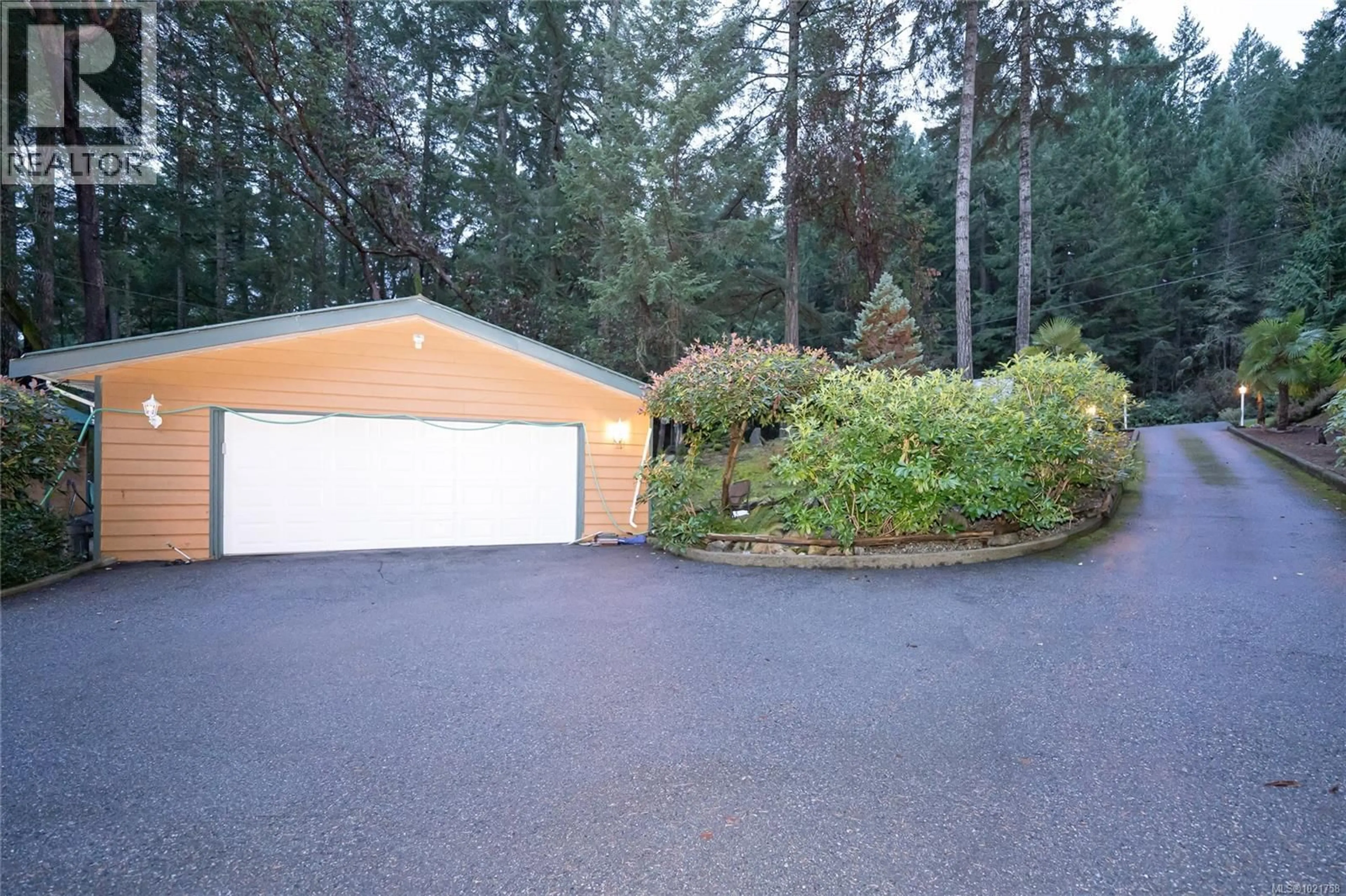 Indoor garage for 149 PILKEY POINT ROAD, Thetis Island British Columbia V0R2Y0