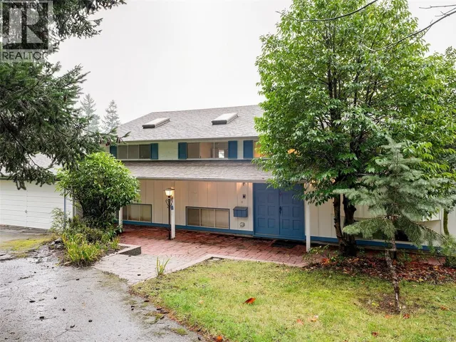 2202 ARBUTUS ROAD, Saanich 3