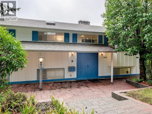 2202 ARBUTUS ROAD, Saanich 4