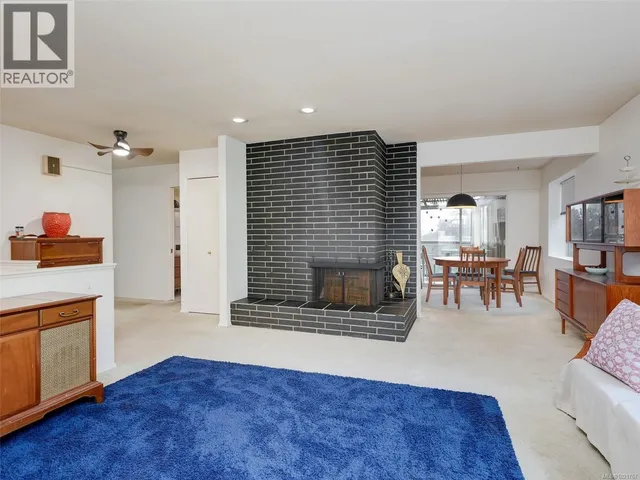 2202 ARBUTUS ROAD, Saanich 5
