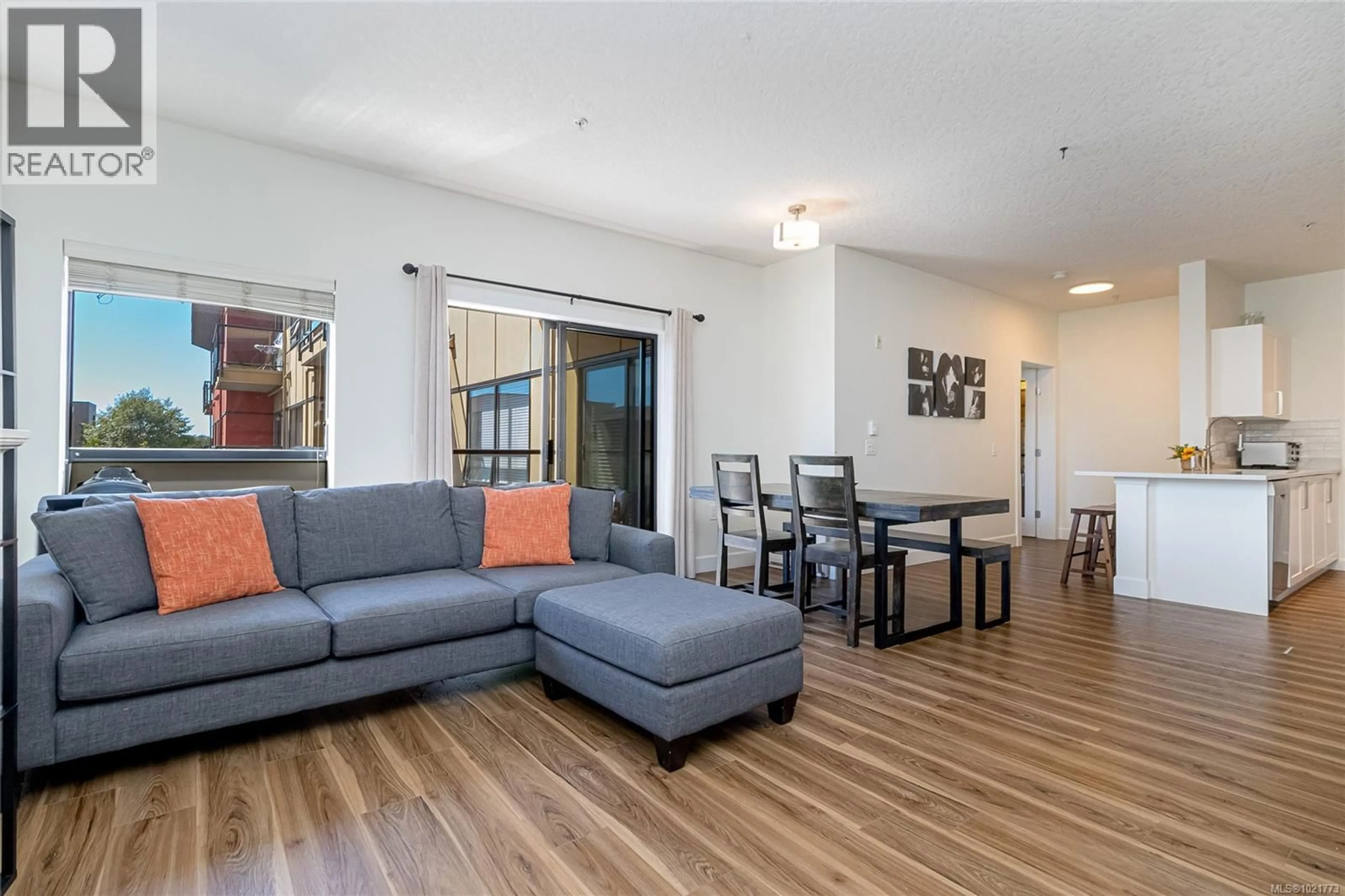 Living room with furniture, unknown for 408 - 870 SHORT STREET, Saanich British Columbia V8X2V5