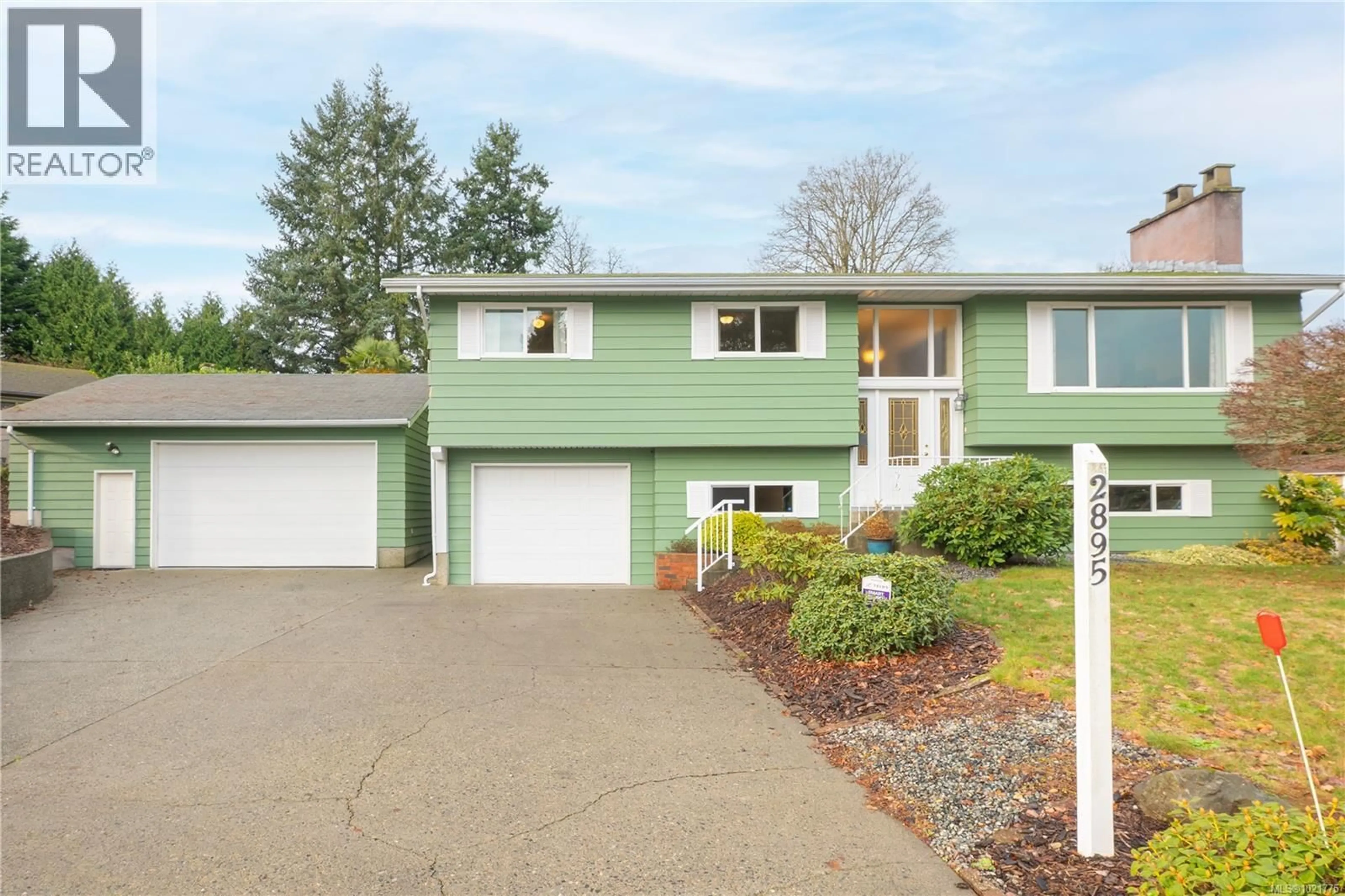 Home with vinyl exterior material, street for 2895 STAFFORDSHIRE TERRACE, Nanaimo British Columbia V9S3R2