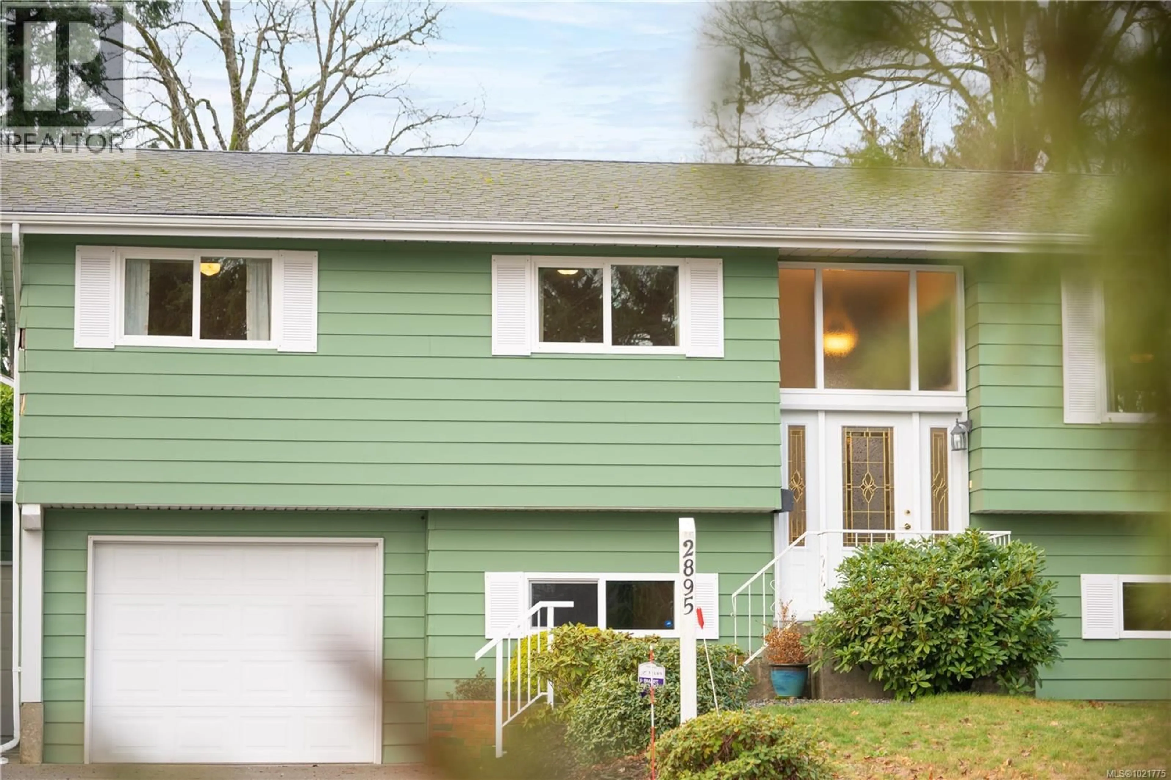 Home with vinyl exterior material, street for 2895 STAFFORDSHIRE TERRACE, Nanaimo British Columbia V9S3R2