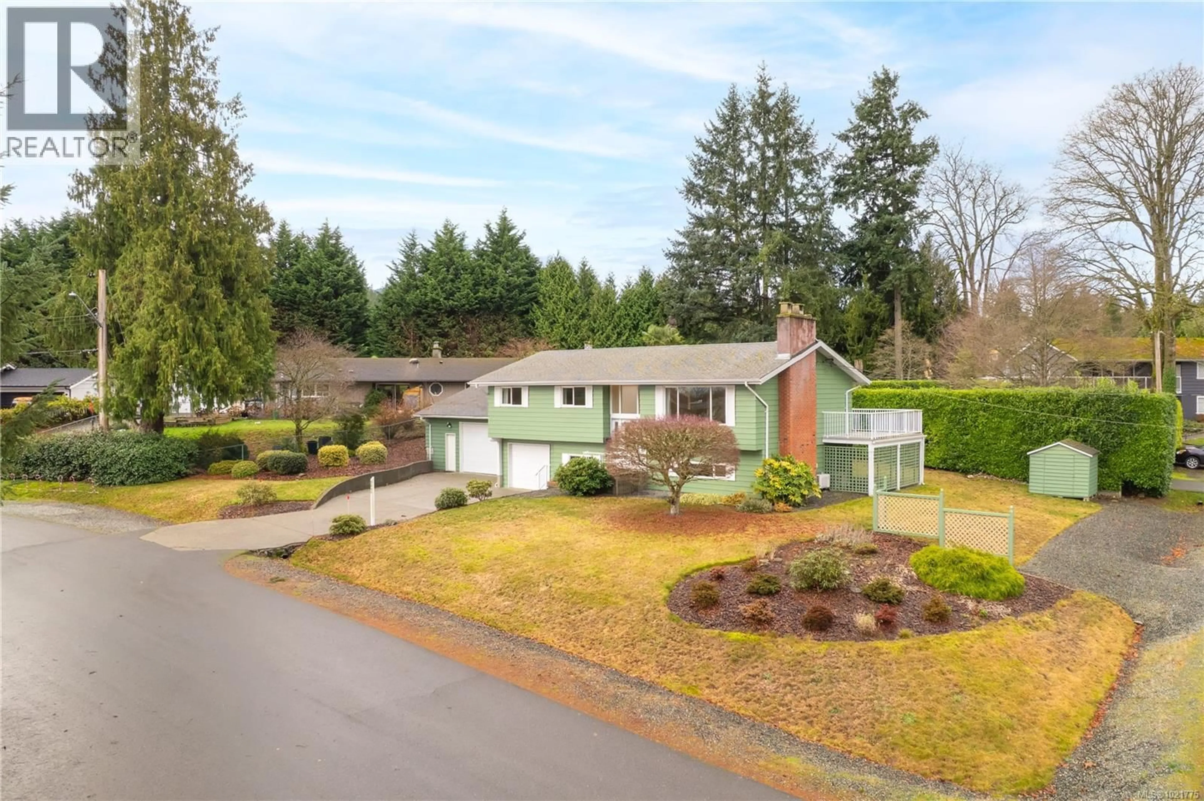 A pic from outside/outdoor area/front of a property/back of a property/a pic from drone, street for 2895 STAFFORDSHIRE TERRACE, Nanaimo British Columbia V9S3R2