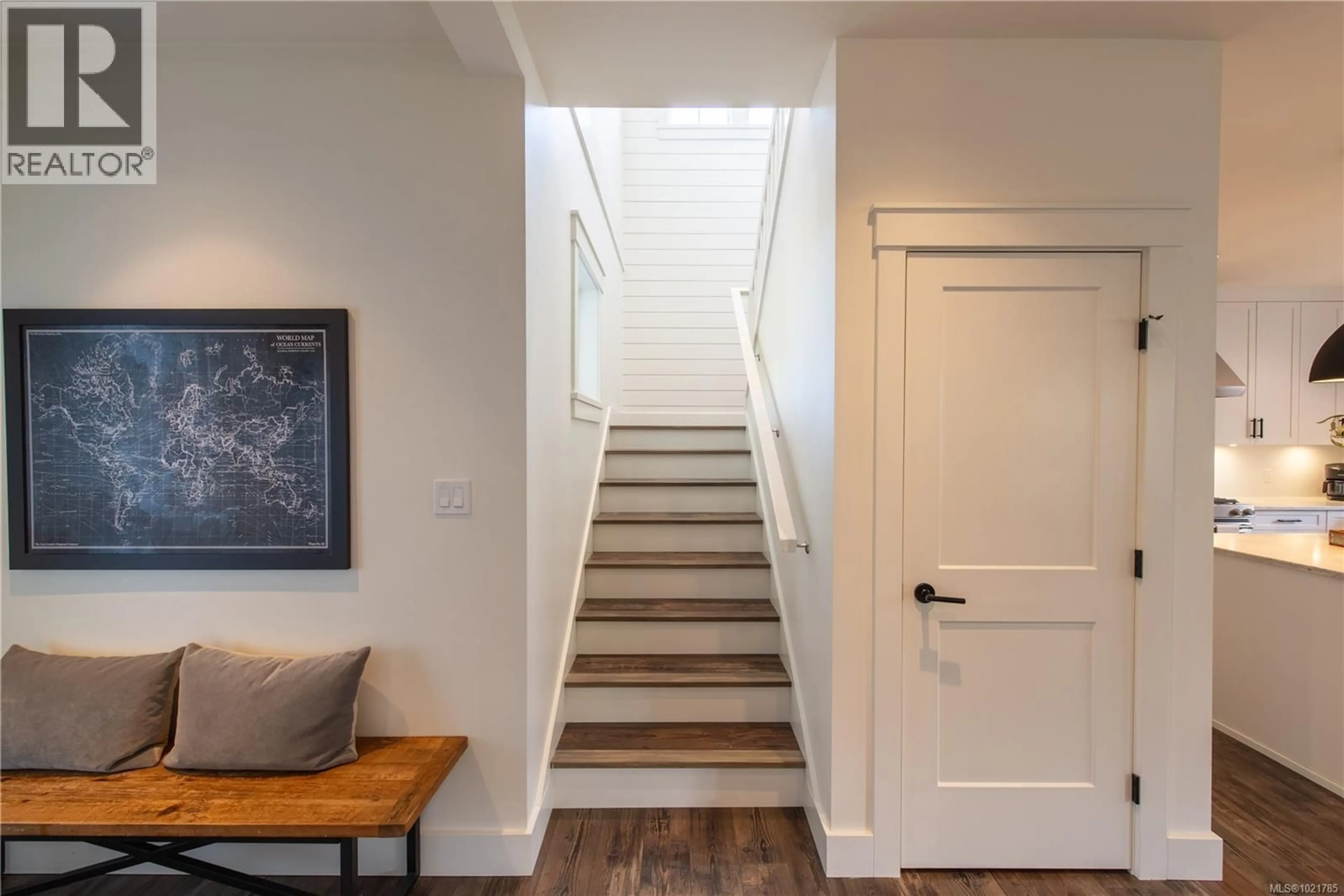 Indoor entryway for 17 JEDSTONE PLACE, View Royal British Columbia V9B0V3