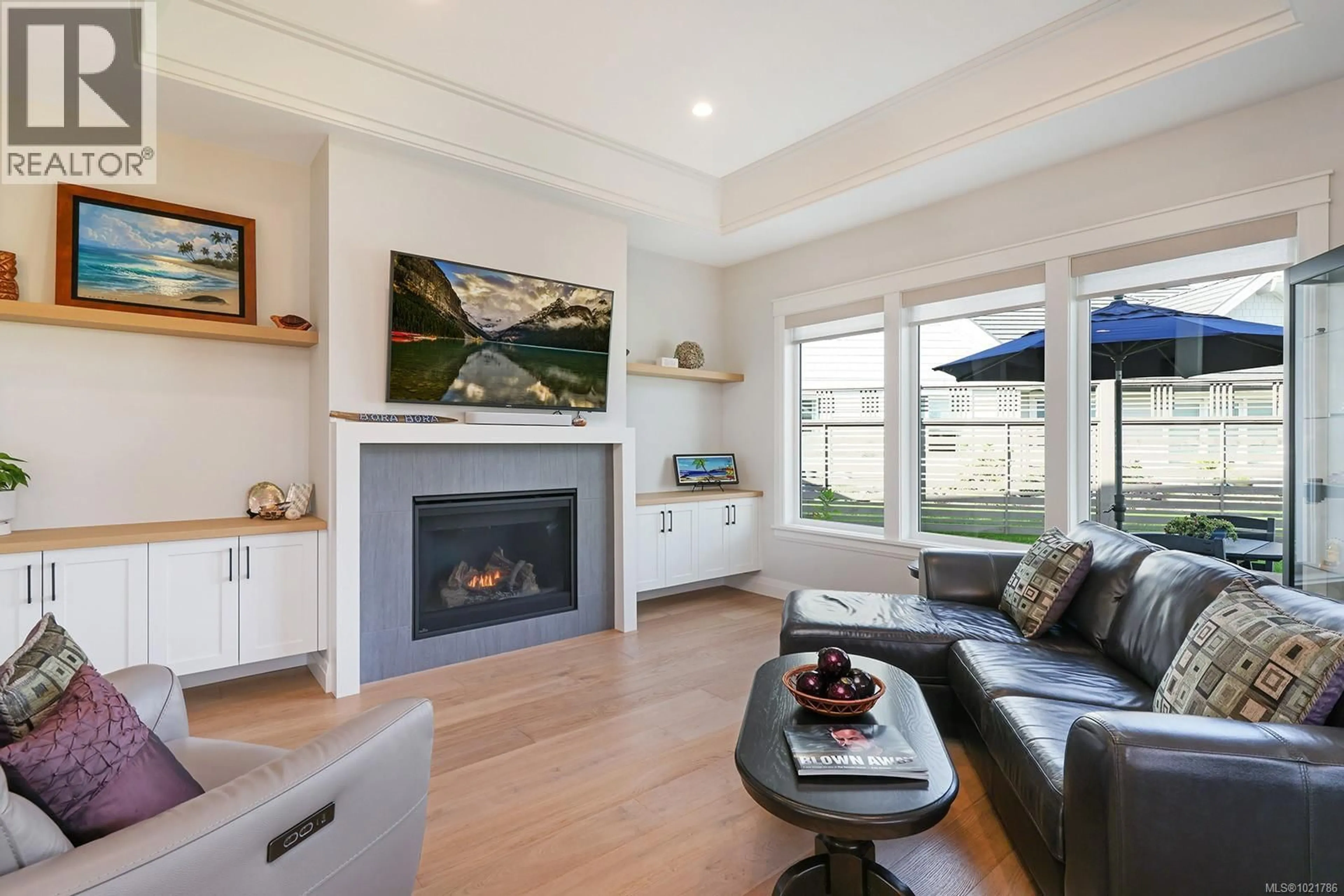 Living room with furniture, wood/laminate floor for 115 - 1444 CROWN ISLE DRIVE, Courtenay British Columbia V9N0B8